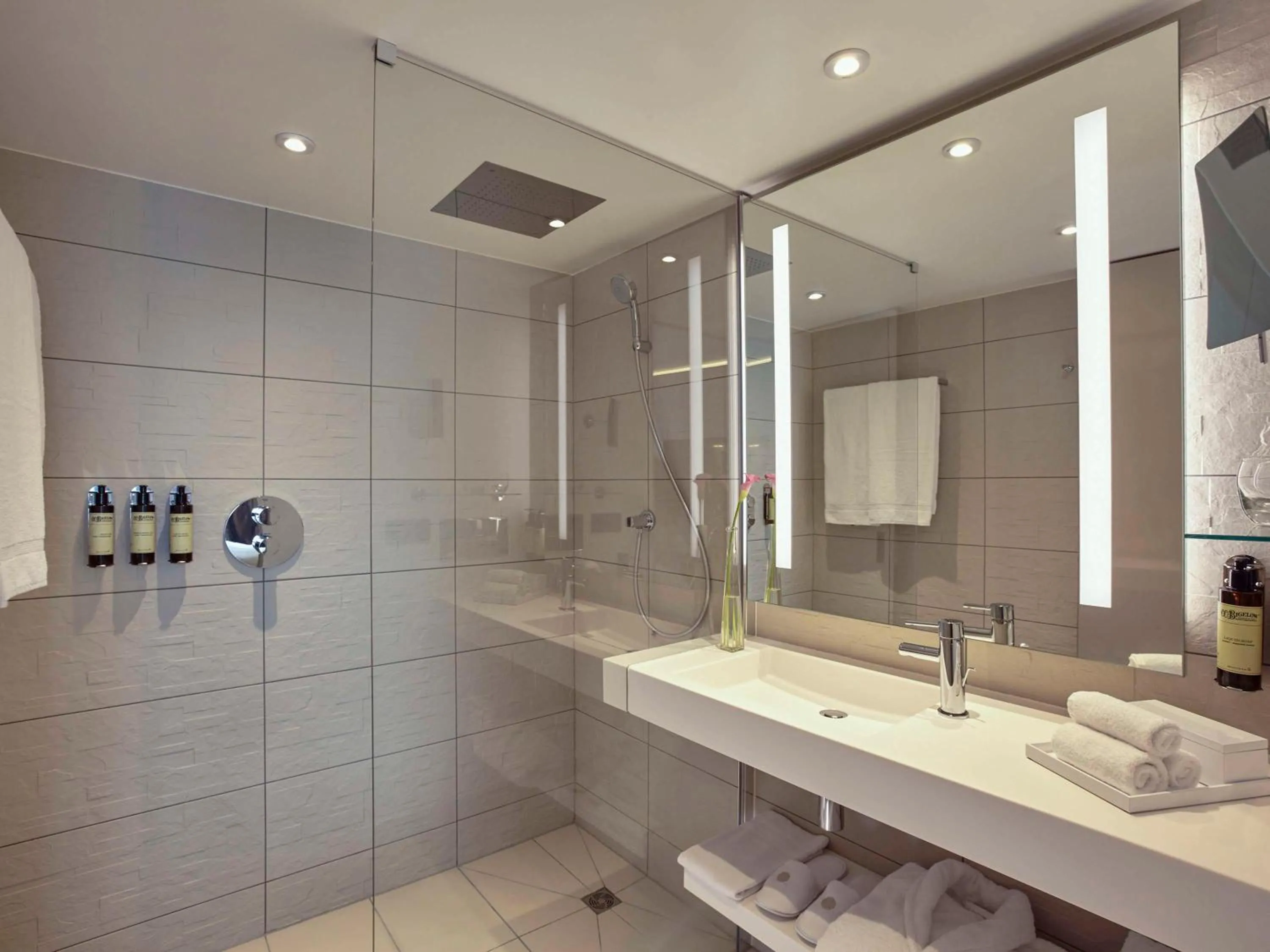 Bedroom in Pullman Paris Roissy Cdg Airport