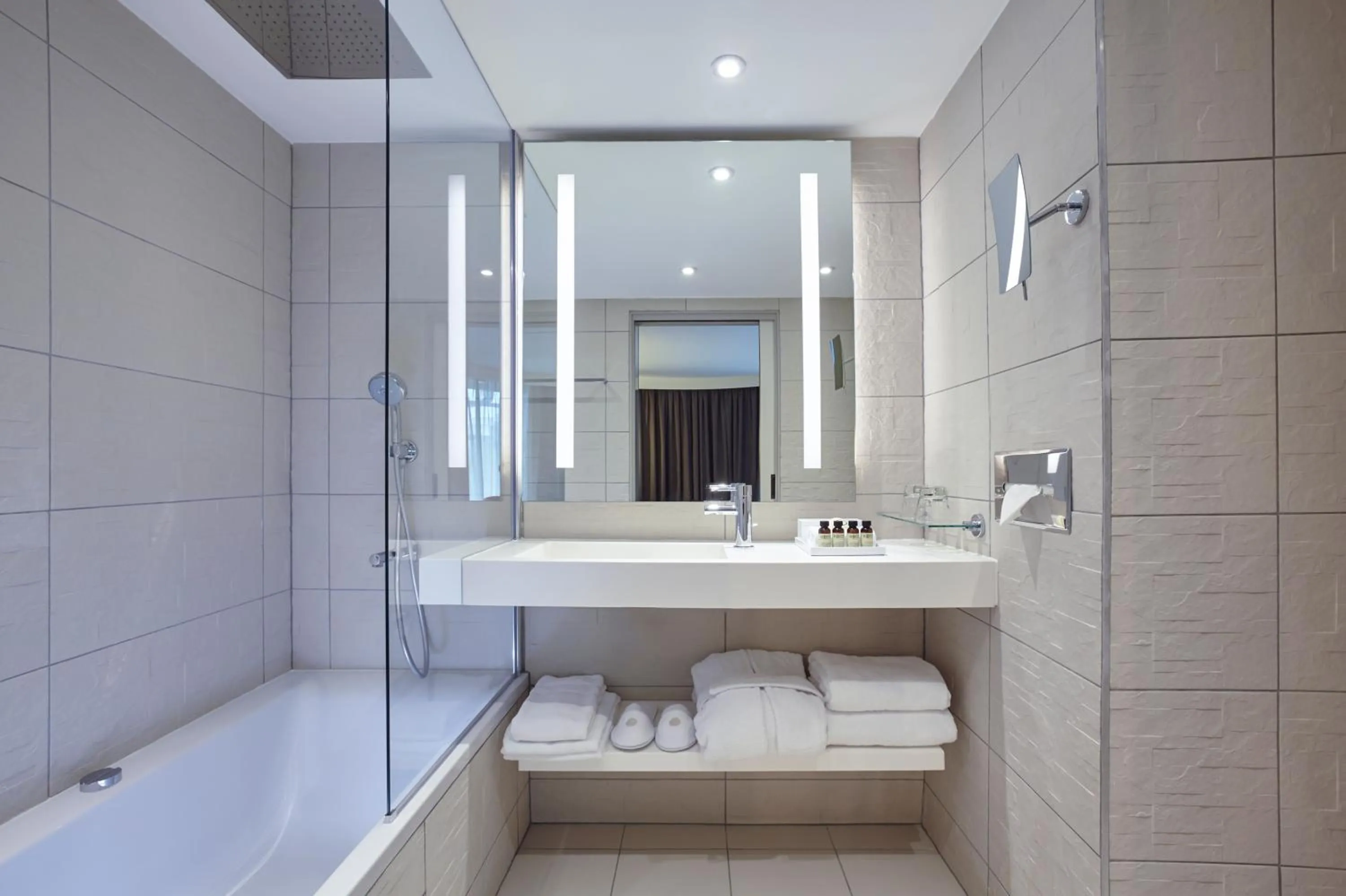 Toilet in Pullman Paris Roissy Cdg Airport