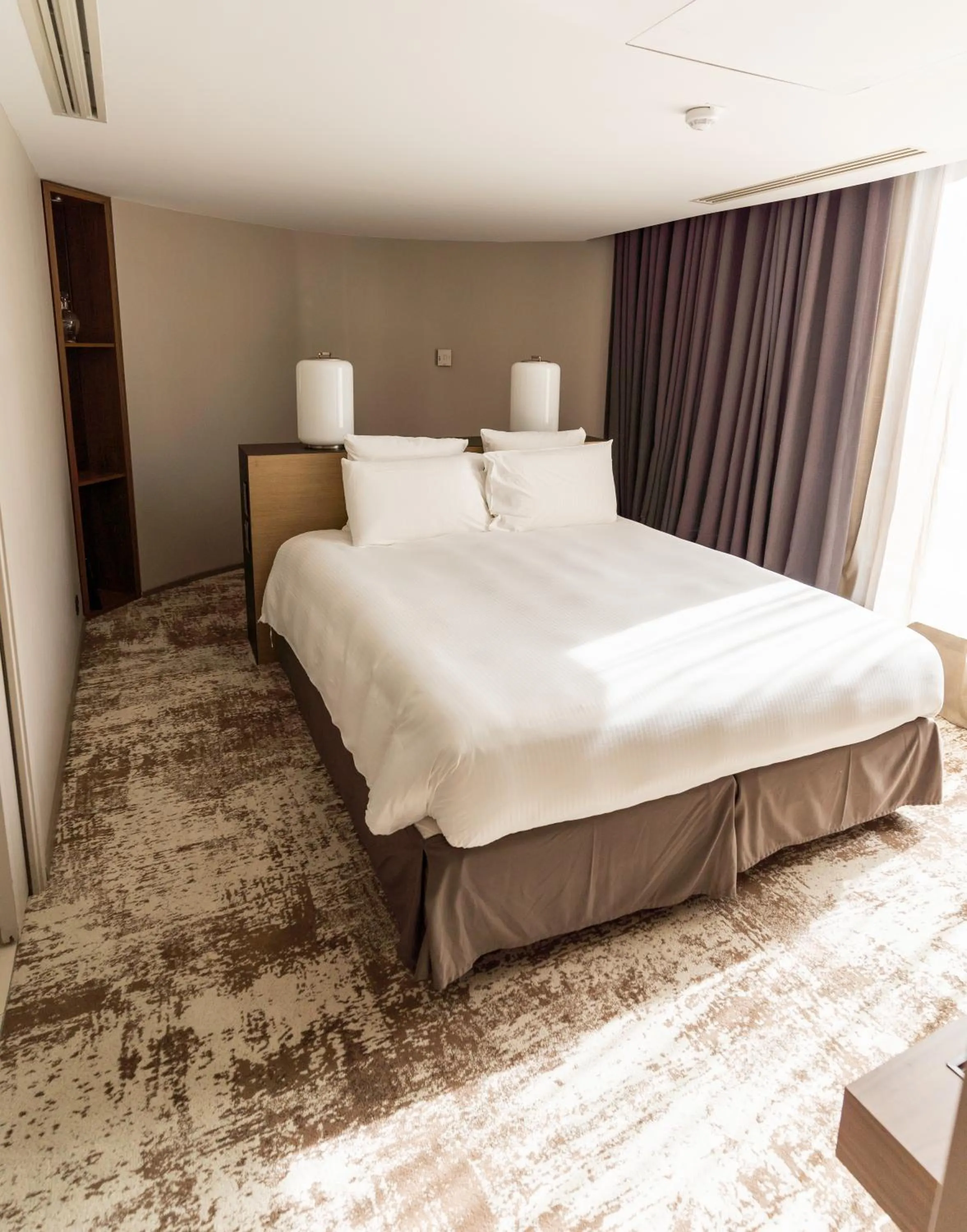 Bed in Pullman Paris Roissy Cdg Airport