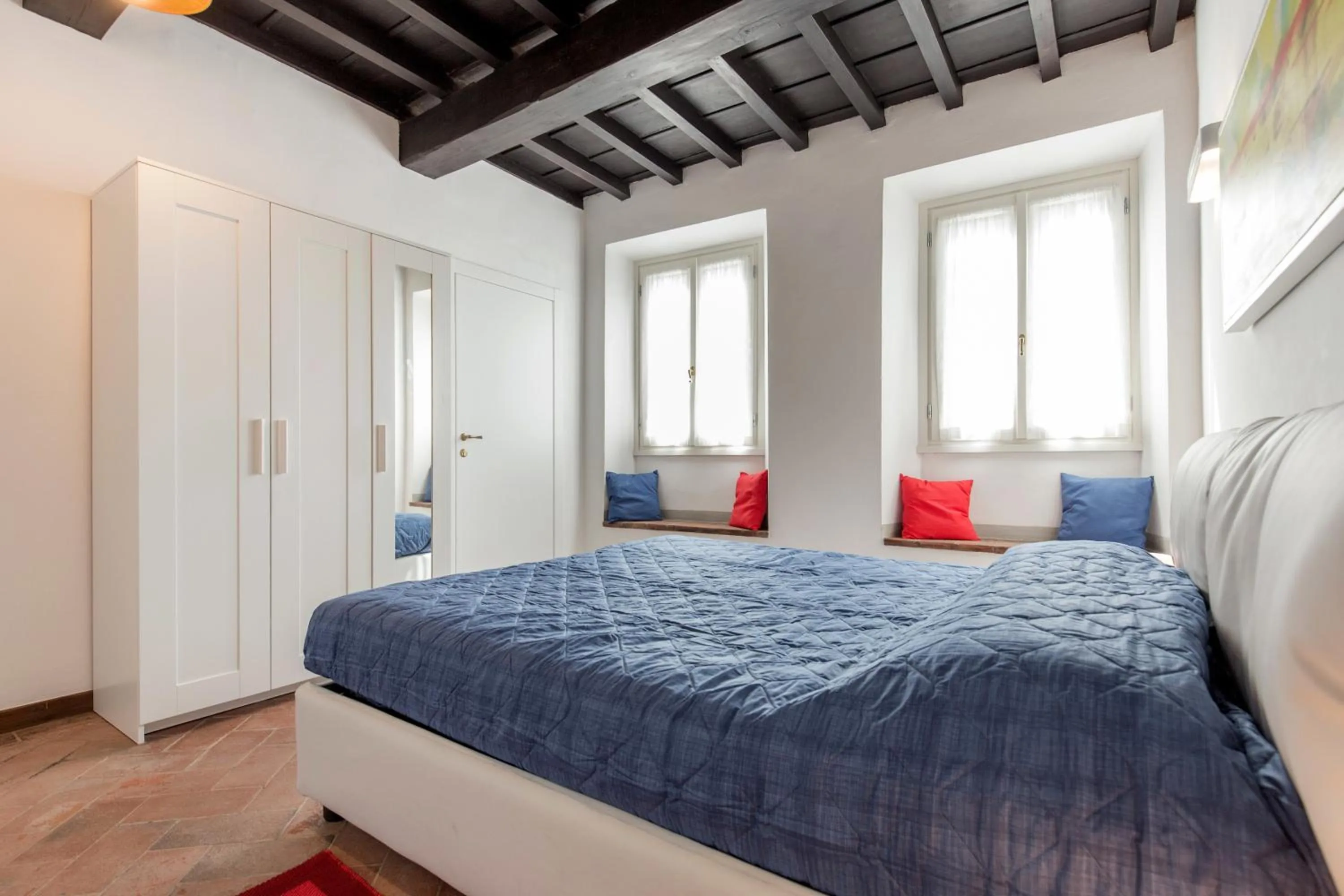 Photo of the whole room, Bed in Friends Of Florence