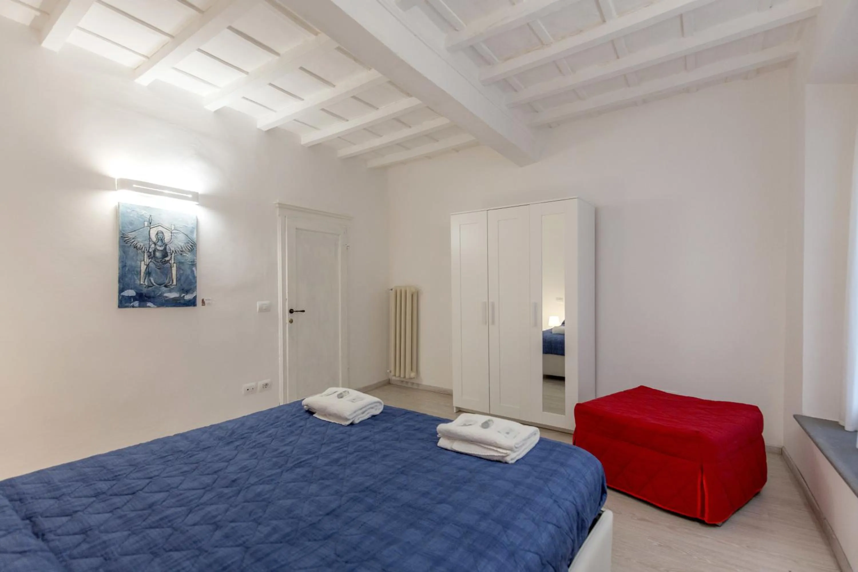 Photo of the whole room, Bed in Friends Of Florence