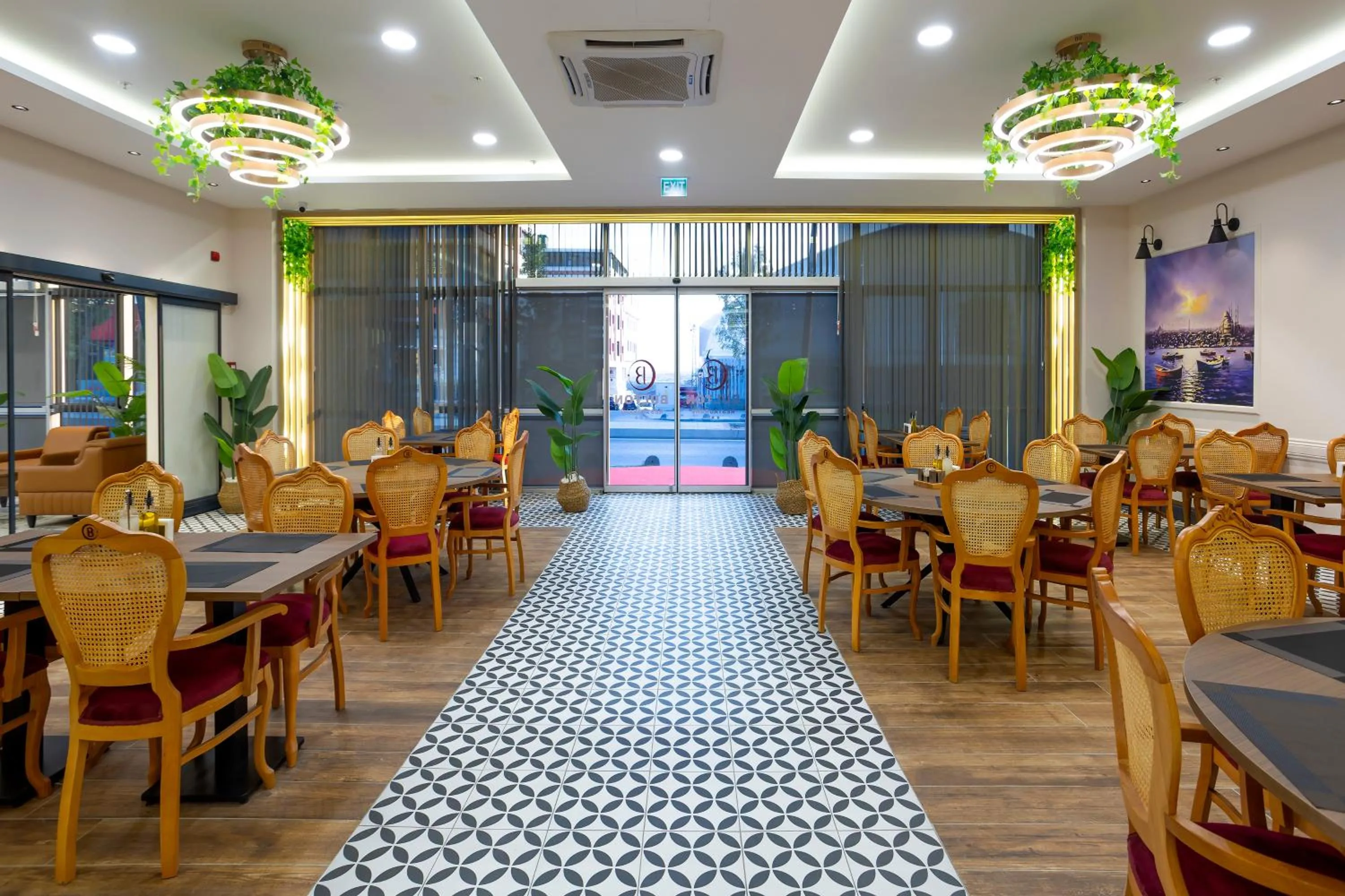 Restaurant/places to eat in Bulton Hotel Airport