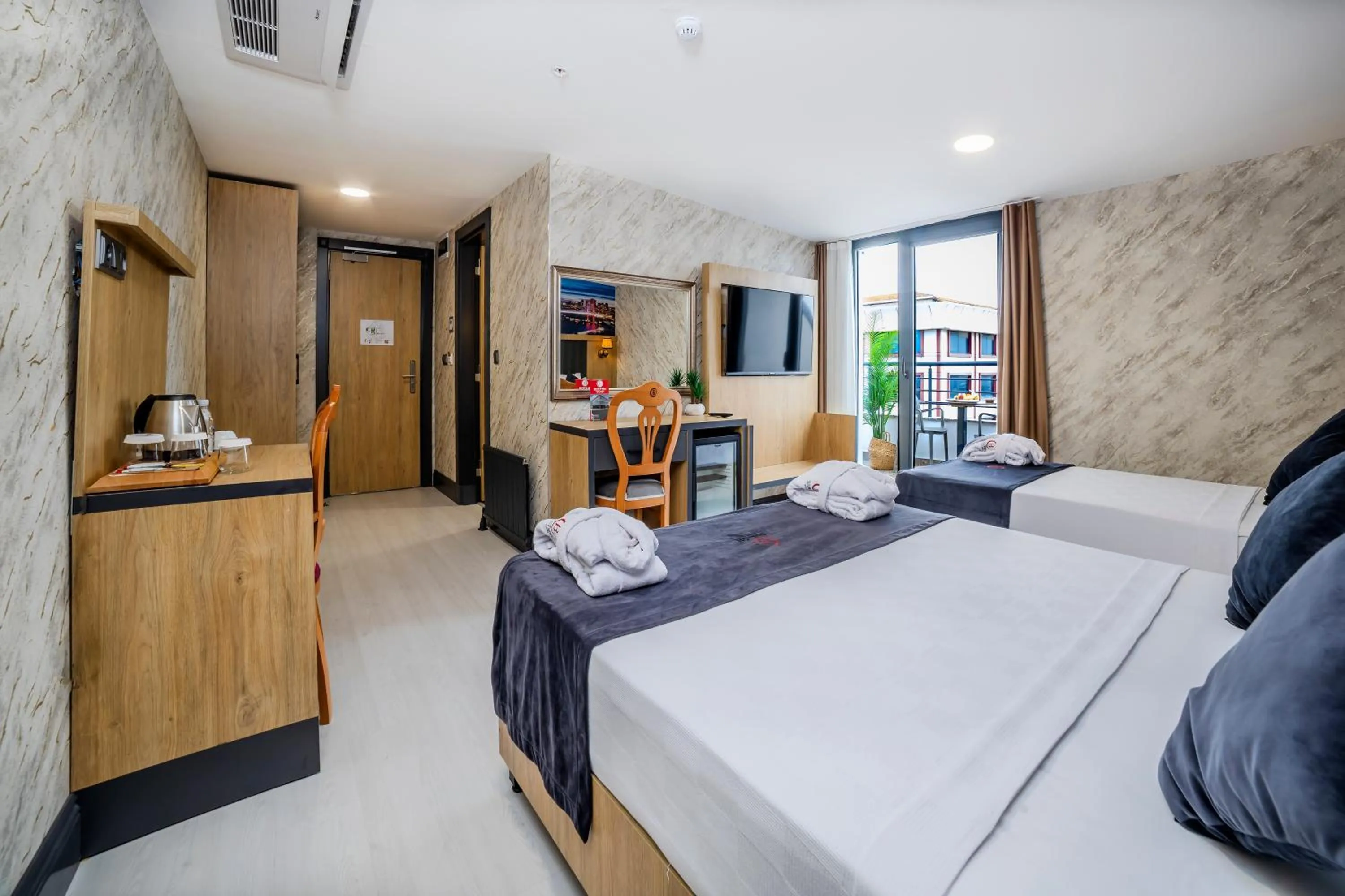 Photo of the whole room, Bed in Bulton Hotel Airport & Spa Wellness