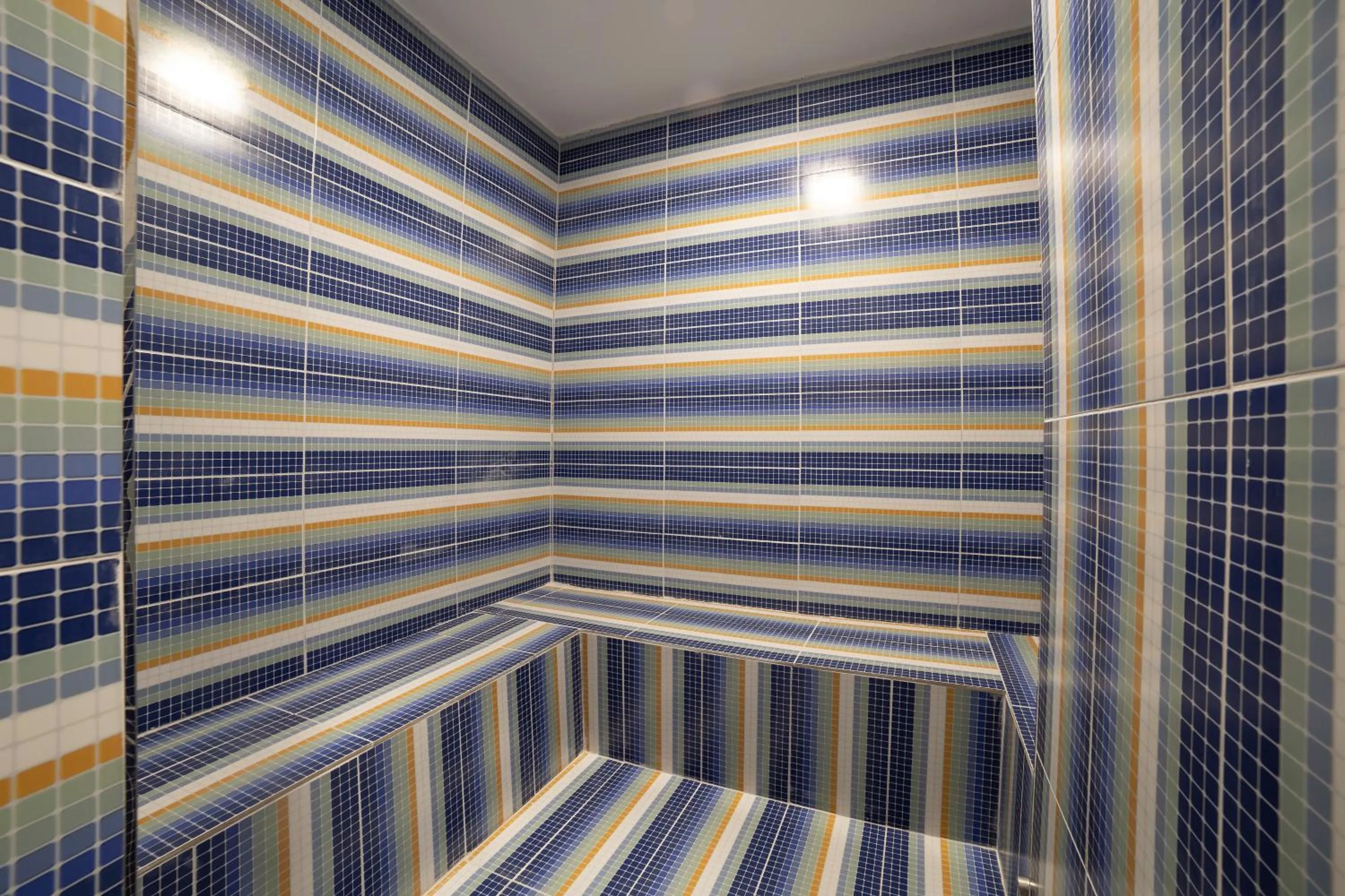 Steam room in Bulton Hotel Airport