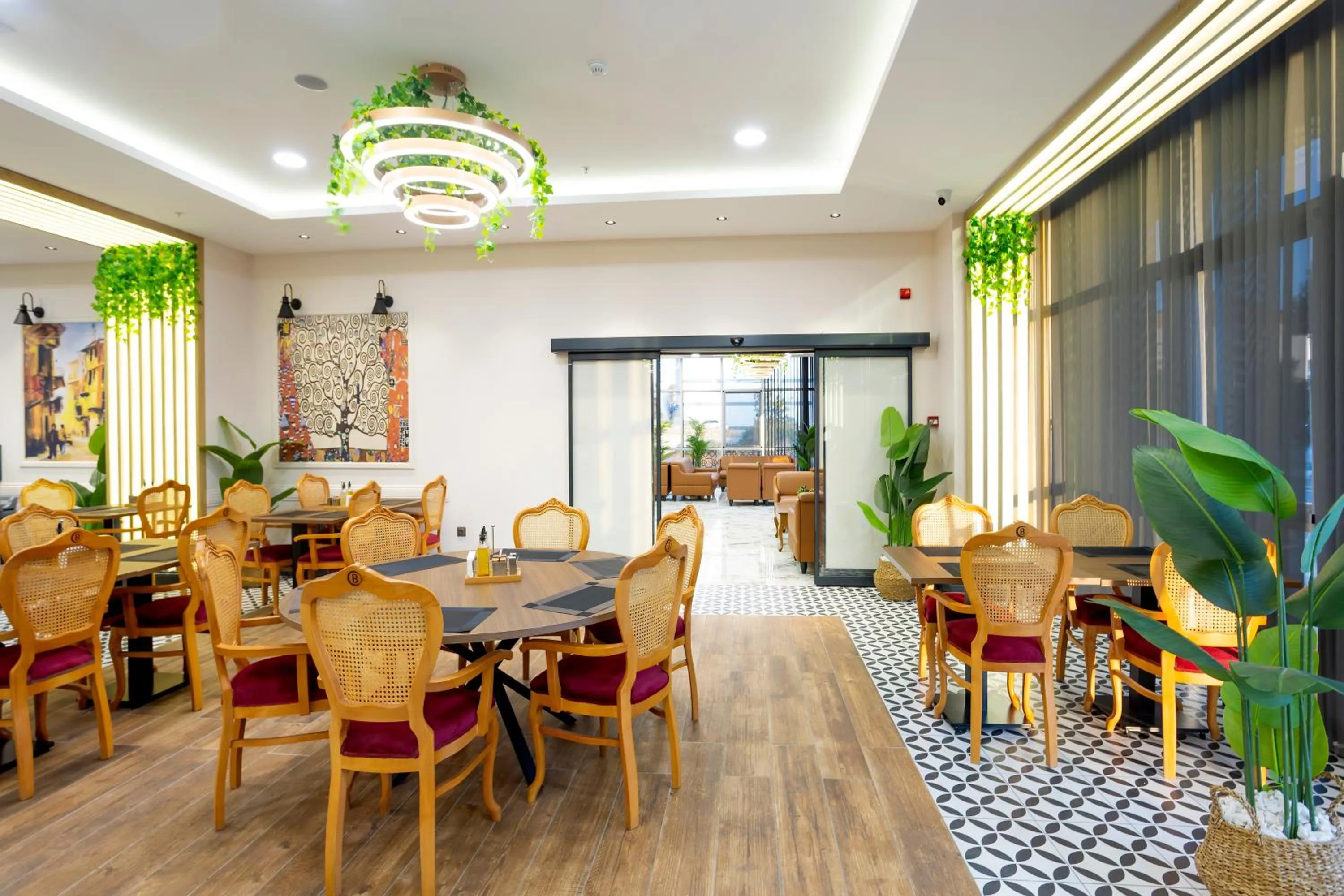 Restaurant/places to eat in Bulton Hotel Airport