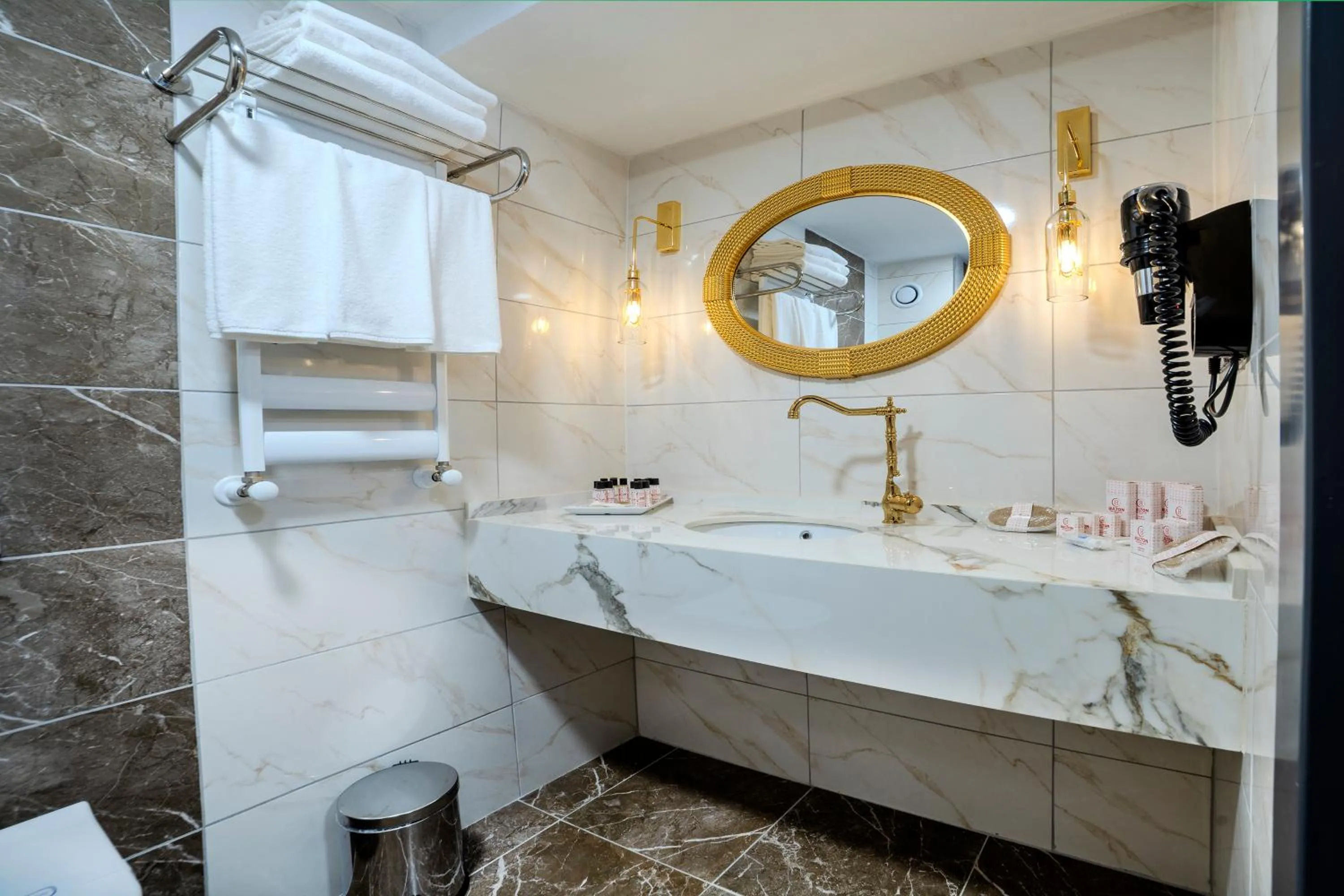 Bathroom in Bulton Hotel Airport