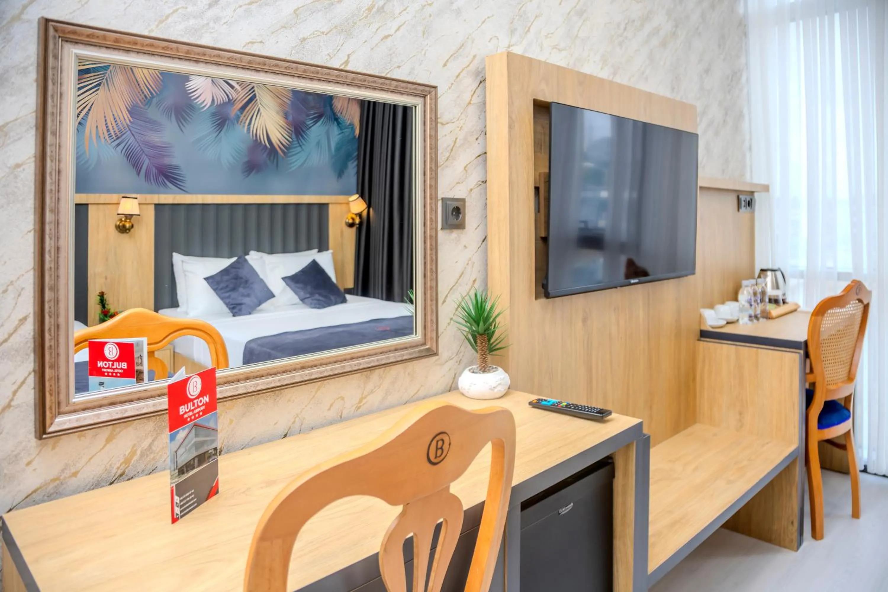 Photo of the whole room in Bulton Hotel Airport