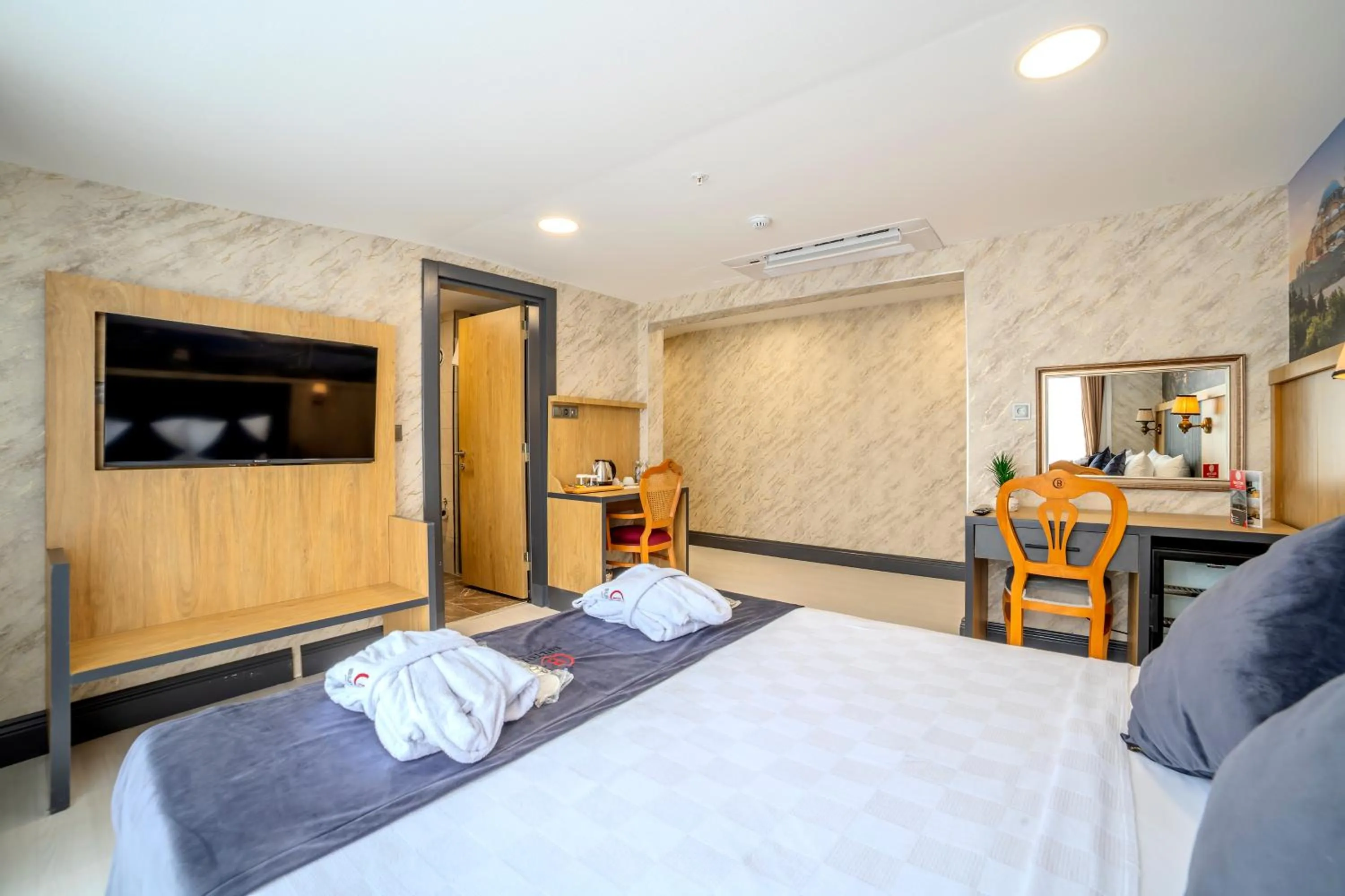 Photo of the whole room, Bed in Bulton Hotel Airport