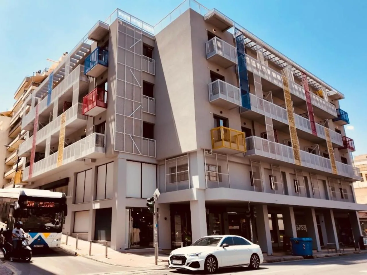 Facade/entrance in B48 Athens Dafni