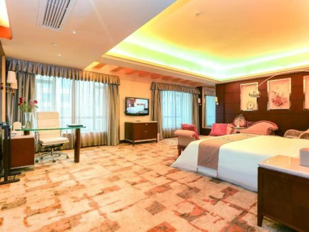 Bed in CP Peninsula Hotel