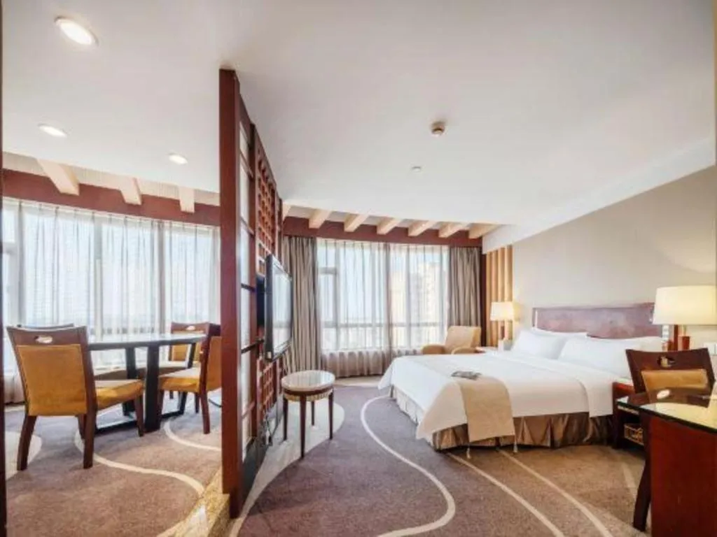 Bed in CP Peninsula Hotel