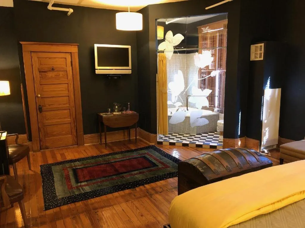 Bed in Hotel Frederick