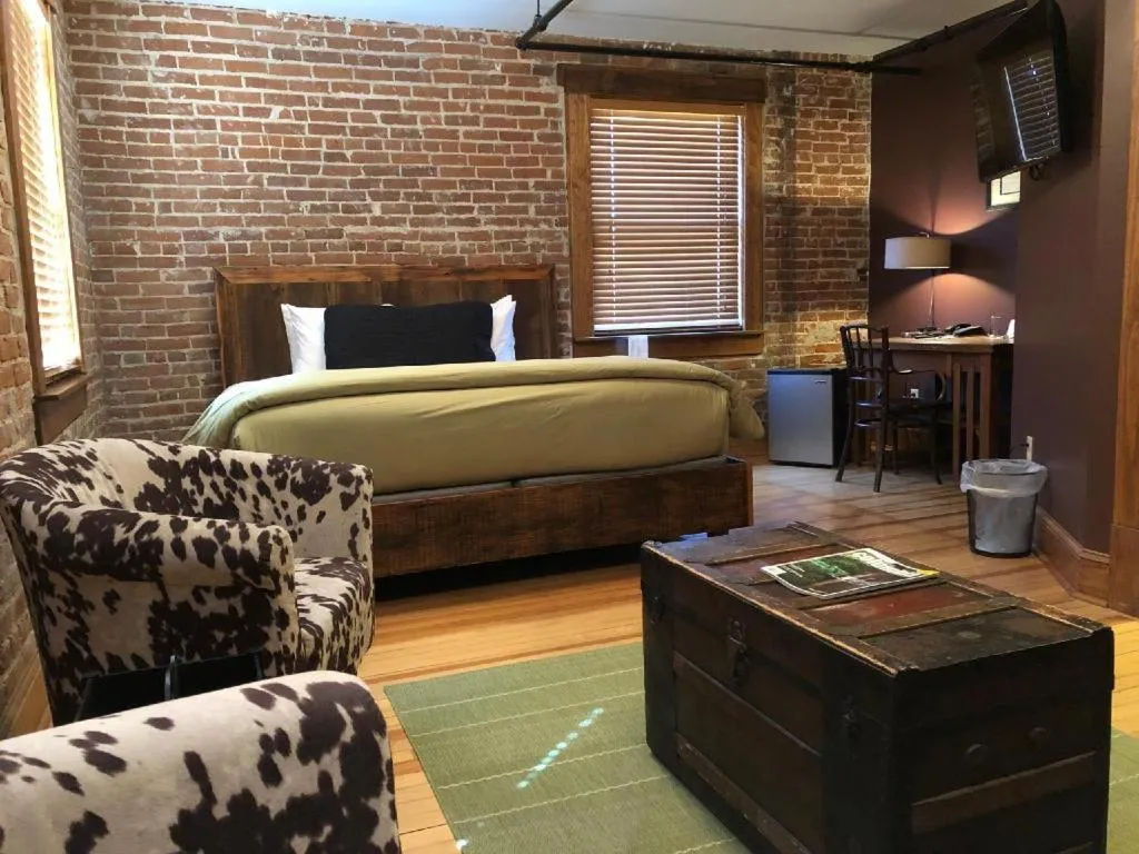 Bed in Hotel Frederick