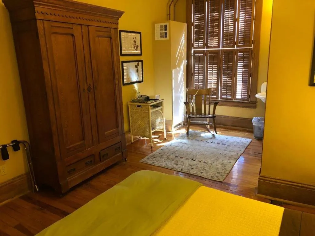 Bed in Hotel Frederick