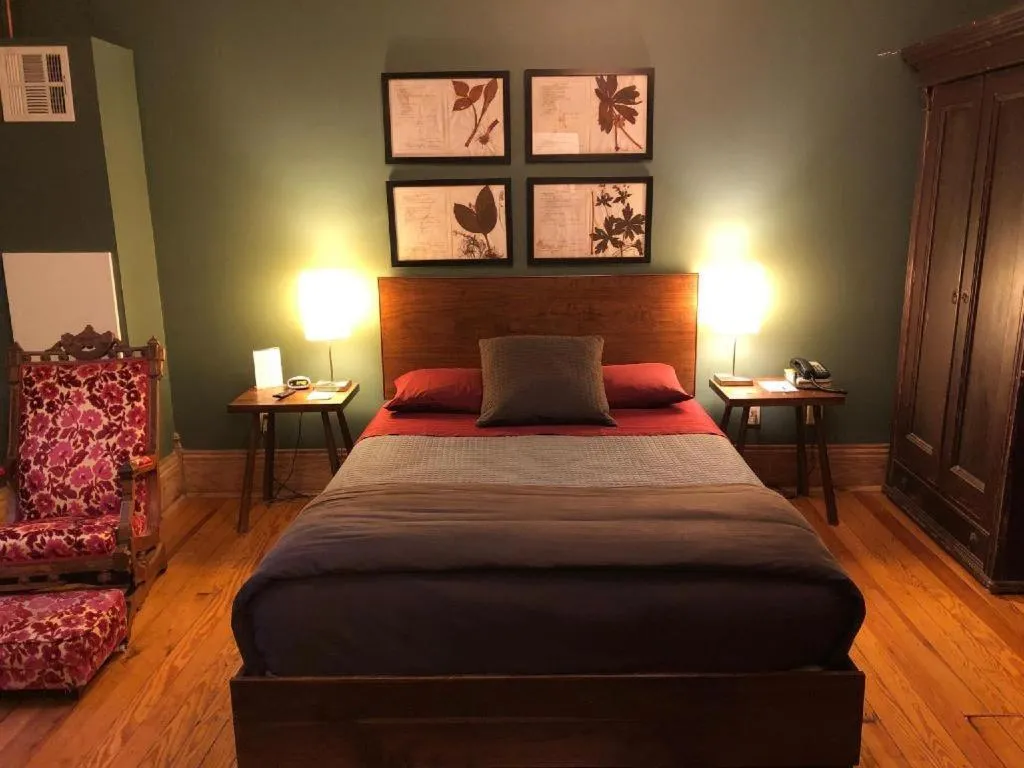 Bed in Hotel Frederick