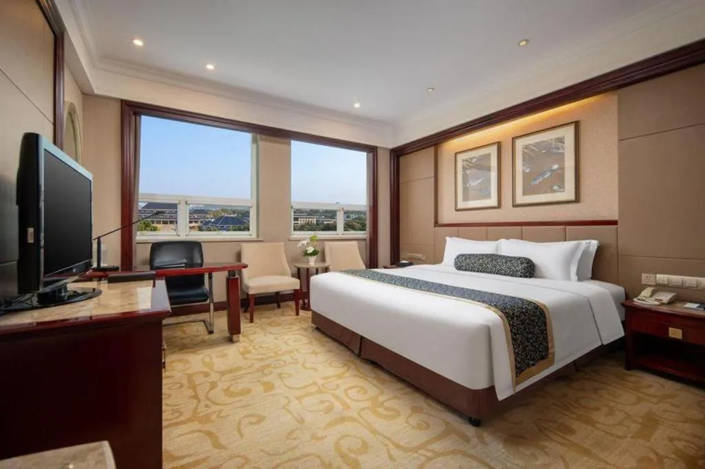 Bed in Chutian Guangdong International Hotel