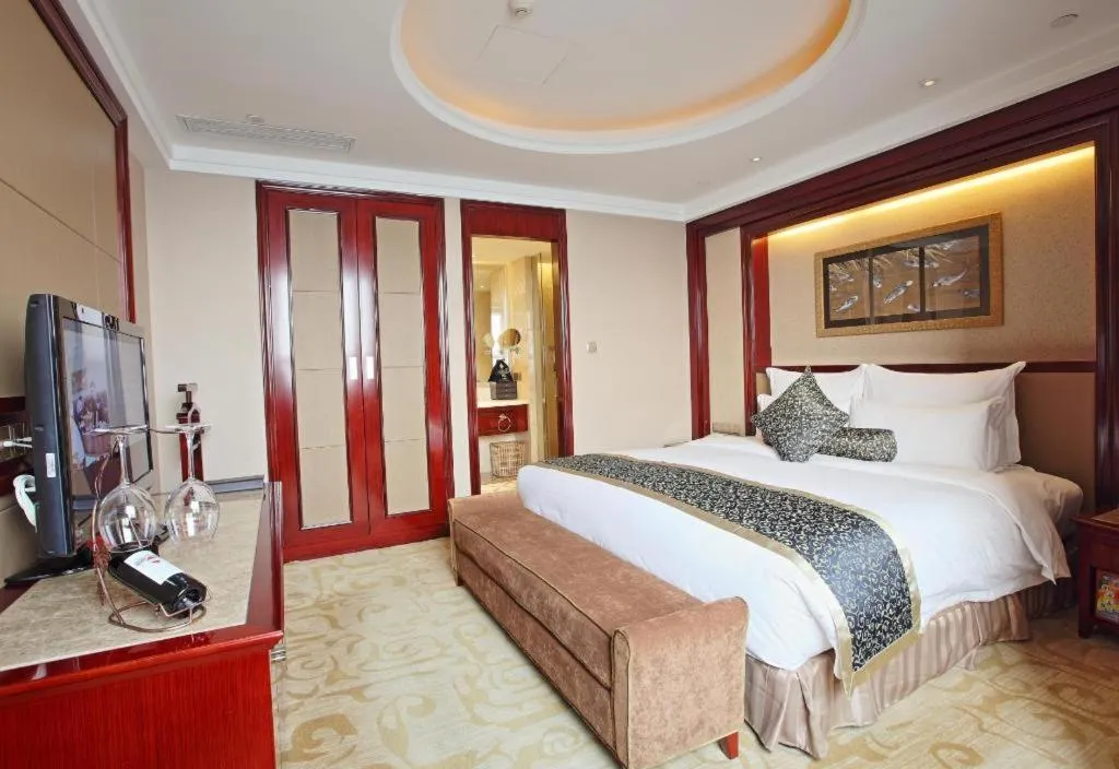 Bed in Chutian Guangdong International Hotel