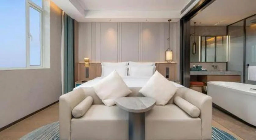 Bed in Chutian Guangdong International Hotel
