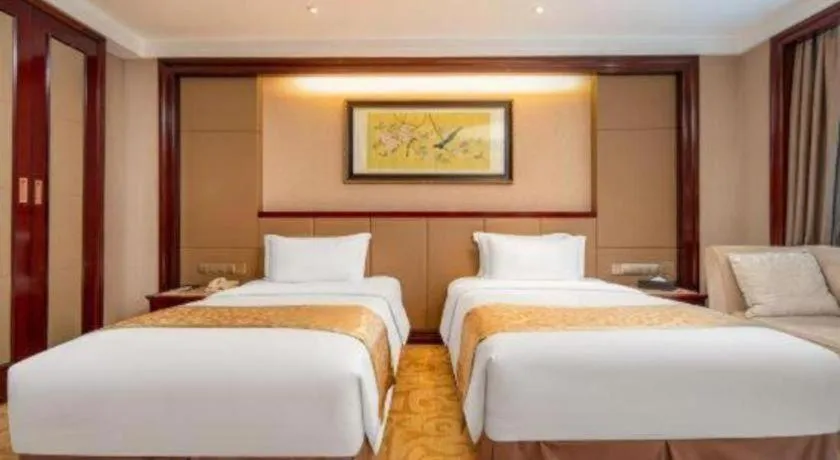 Bed in Chutian Guangdong International Hotel