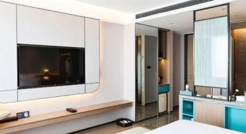 Bed in Chutian Guangdong International Hotel