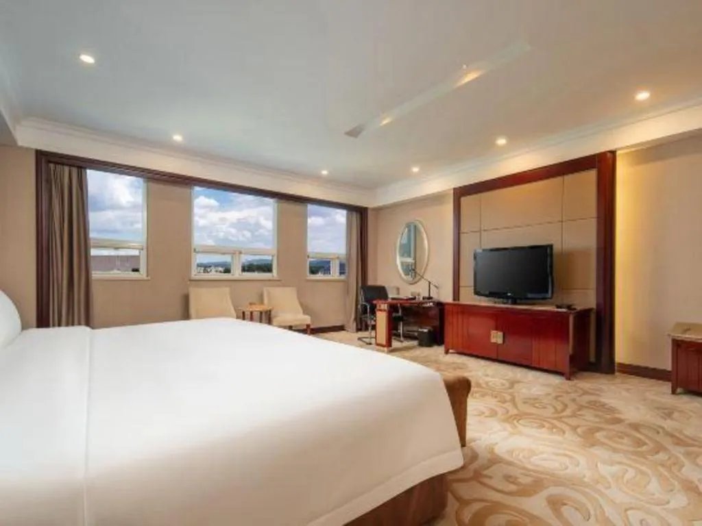 Bed in Chutian Guangdong International Hotel