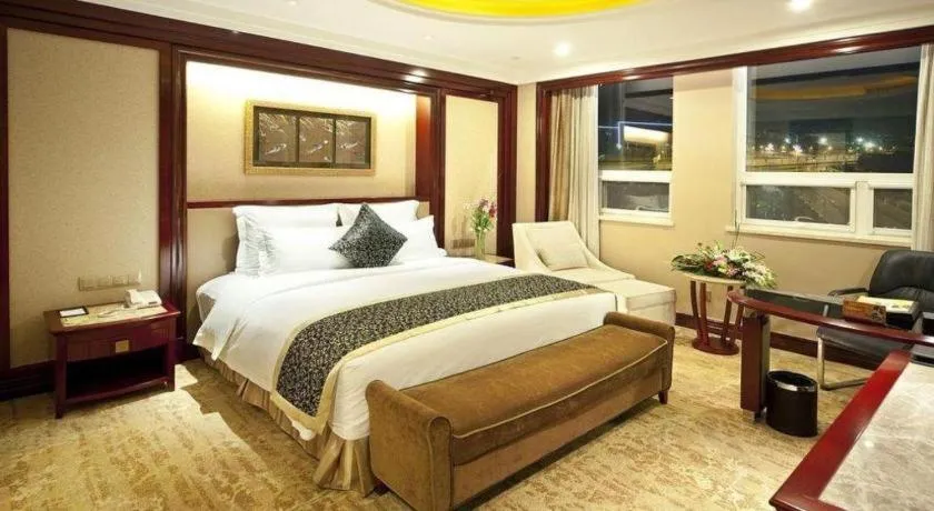 Bed in Chutian Guangdong International Hotel