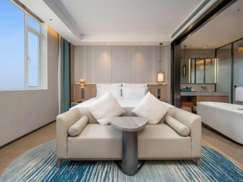 Bed in Chutian Guangdong International Hotel