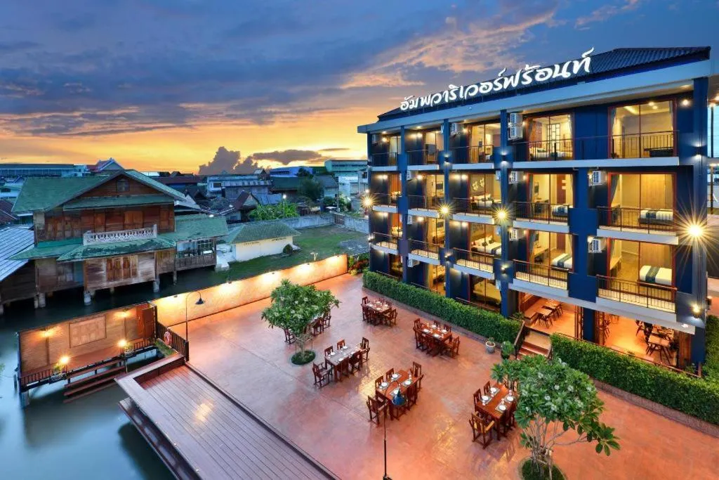 Amphawa Riverfront Hotel