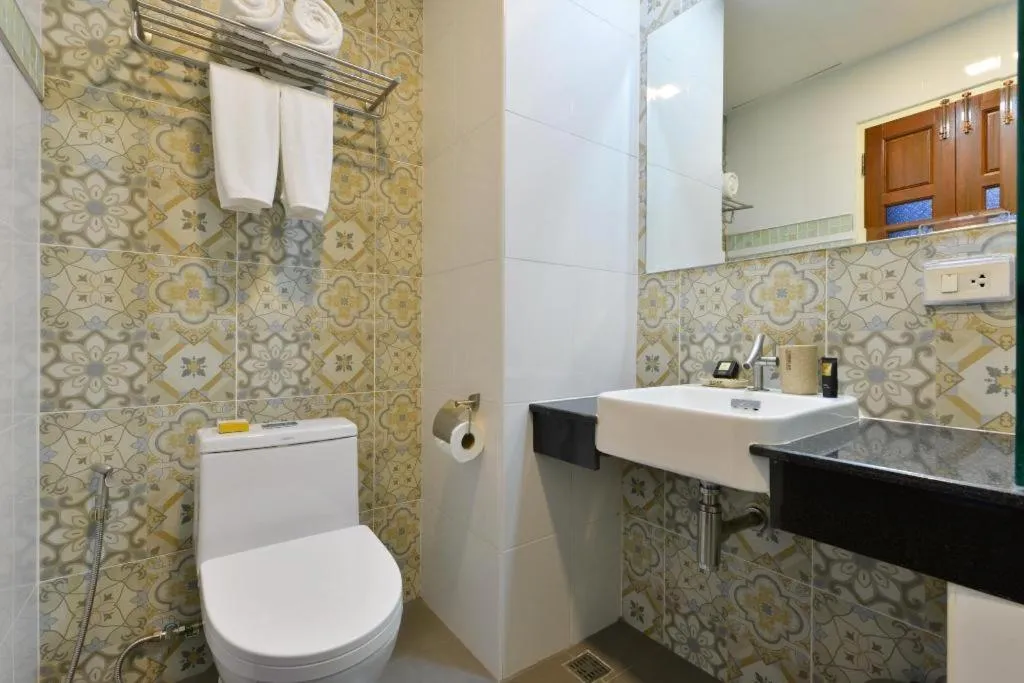 Amphawa Riverfront Hotel