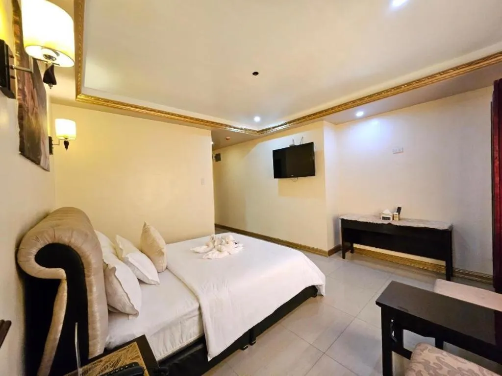 Bed in Clark Imperial Hotel