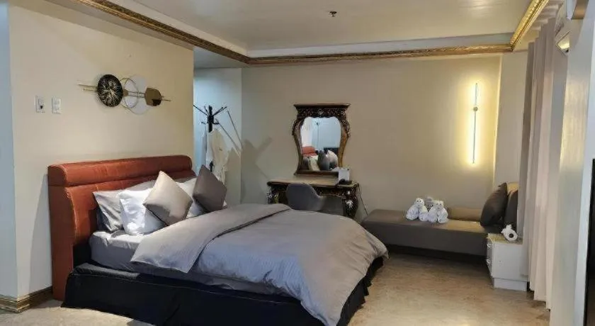 Bed in Clark Imperial Hotel