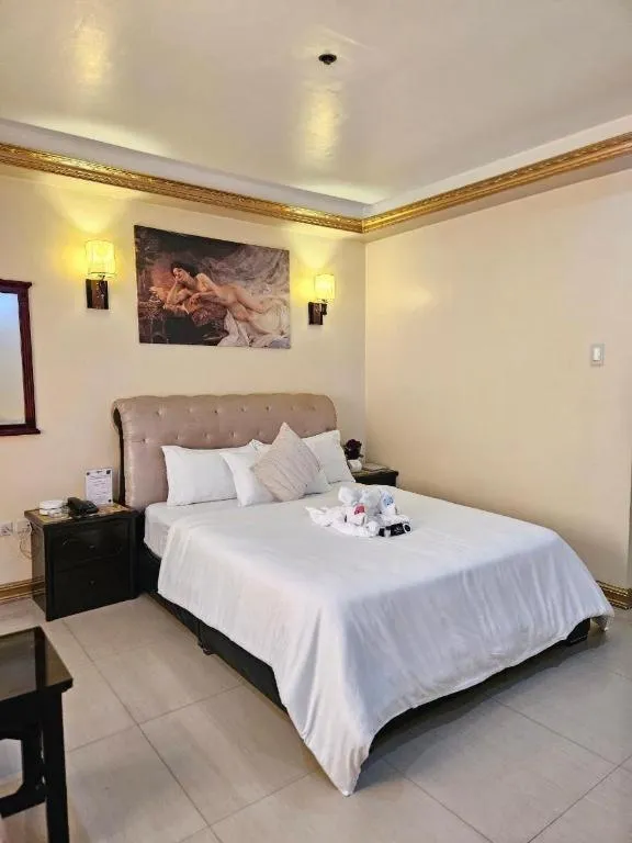 Bed in Clark Imperial Hotel