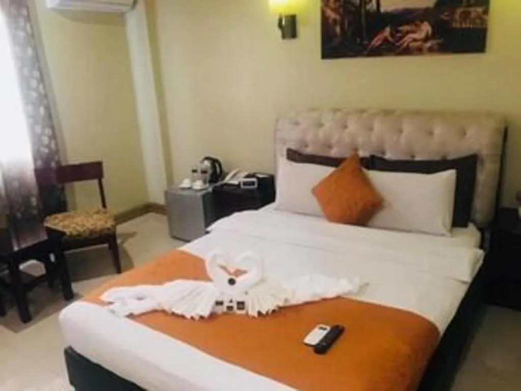 Bed in Clark Imperial Hotel