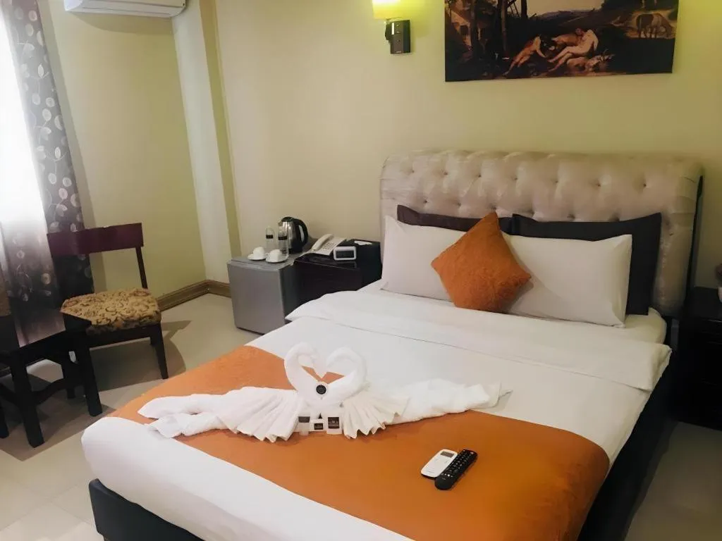 Bed in Clark Imperial Hotel