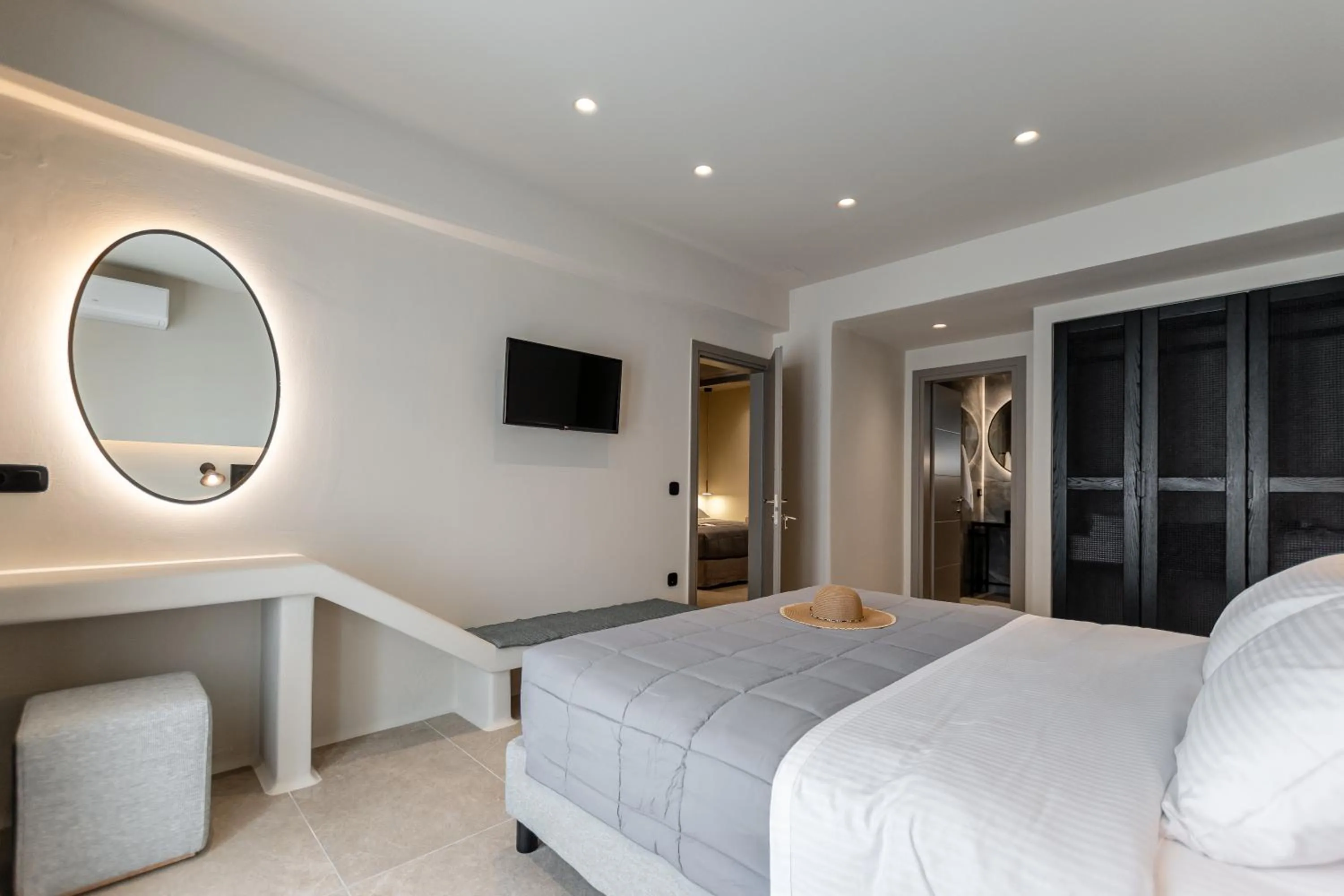 Shower, Bed in Lithia Exclusive Villas