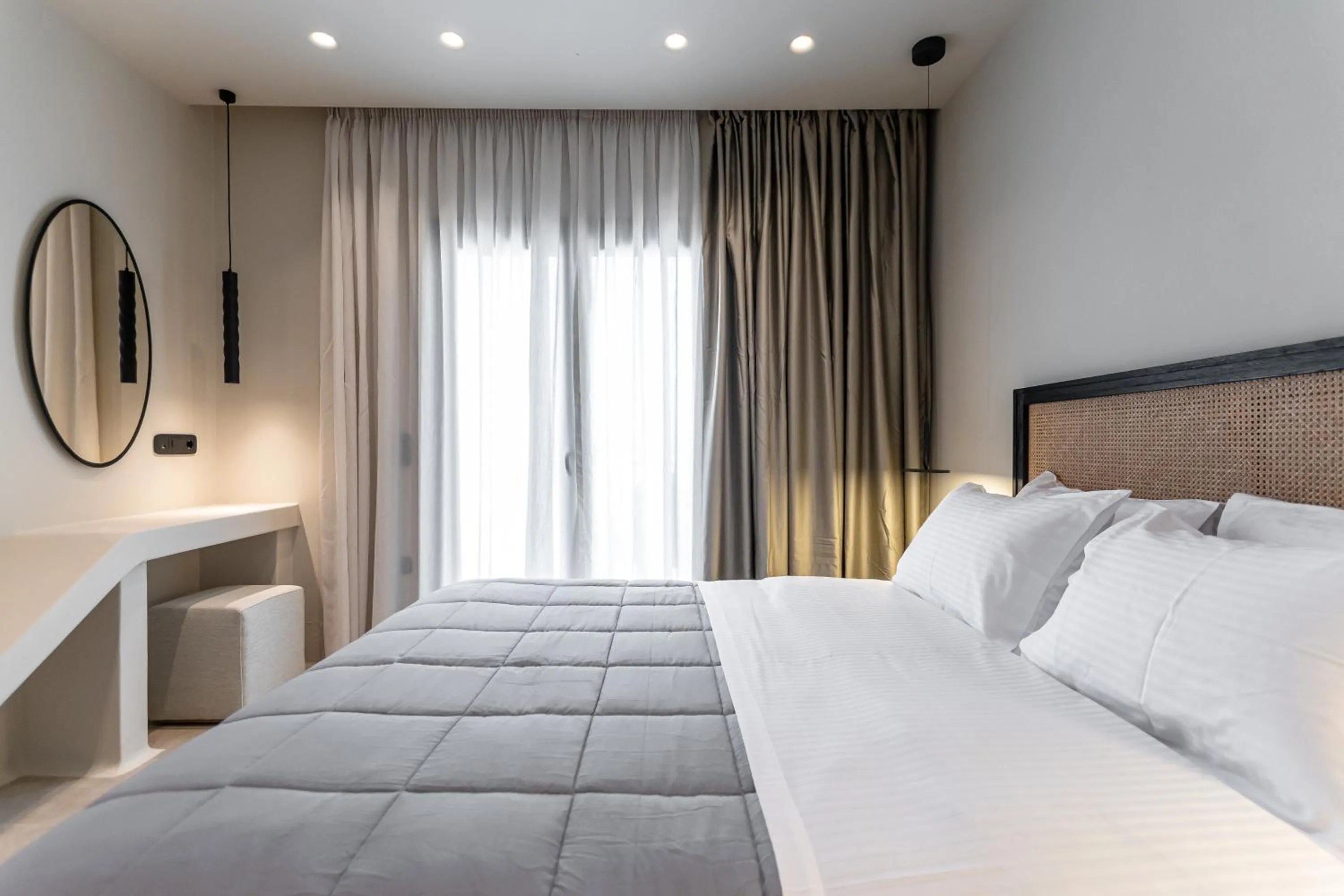 Staff, Bed in Lithia Exclusive Villas