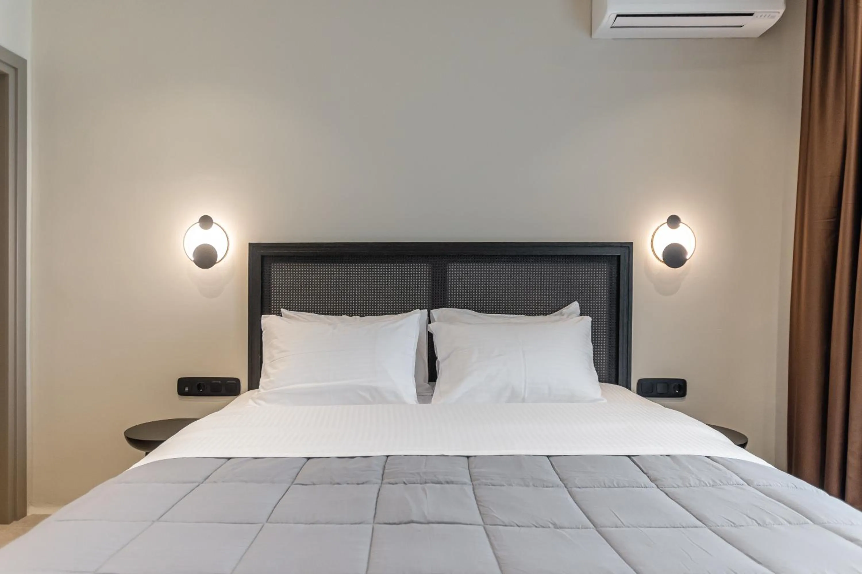 Shower, Bed in Lithia Exclusive Villas