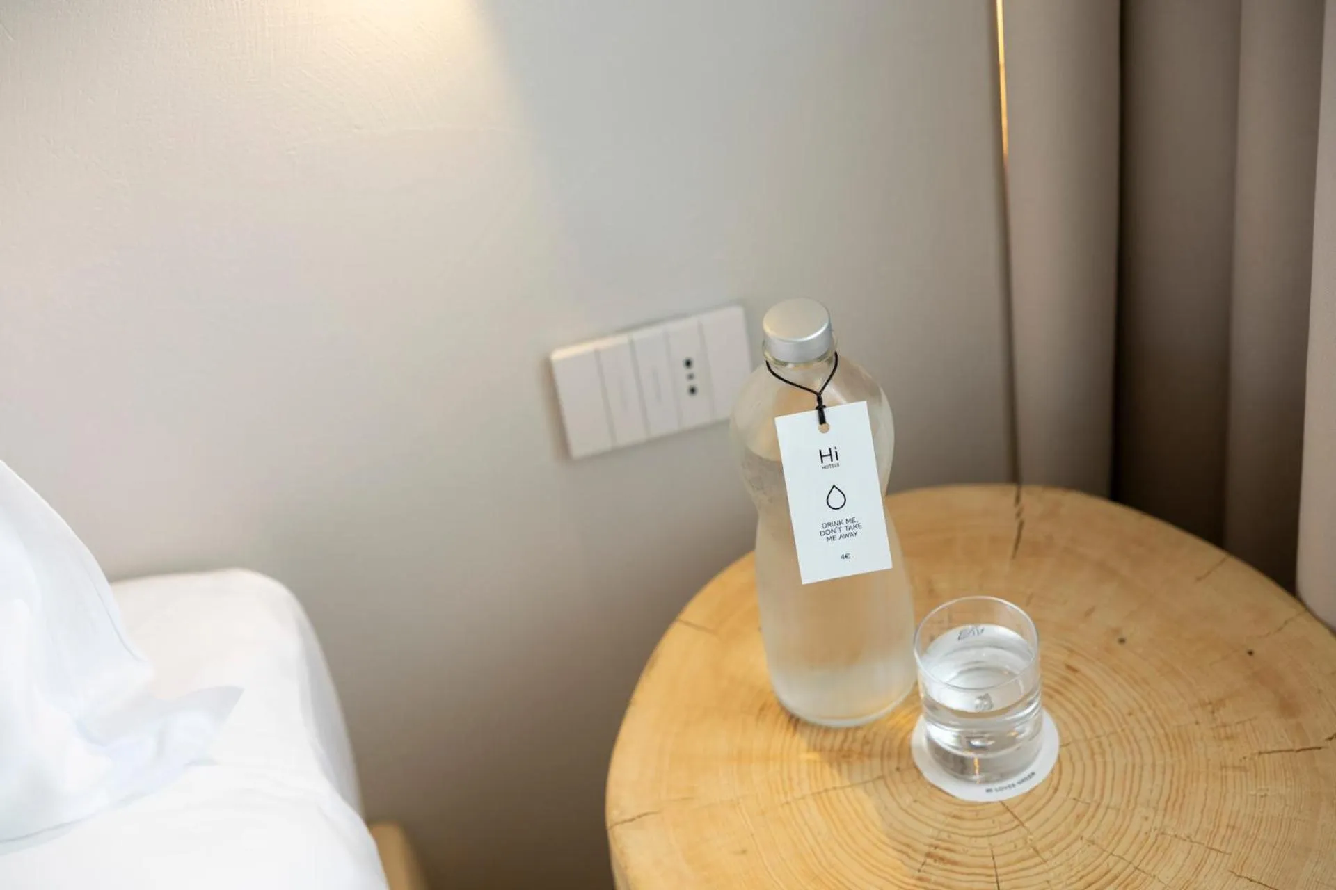 Bedroom in Hi Hotels Sirmione - Lakeview Pool