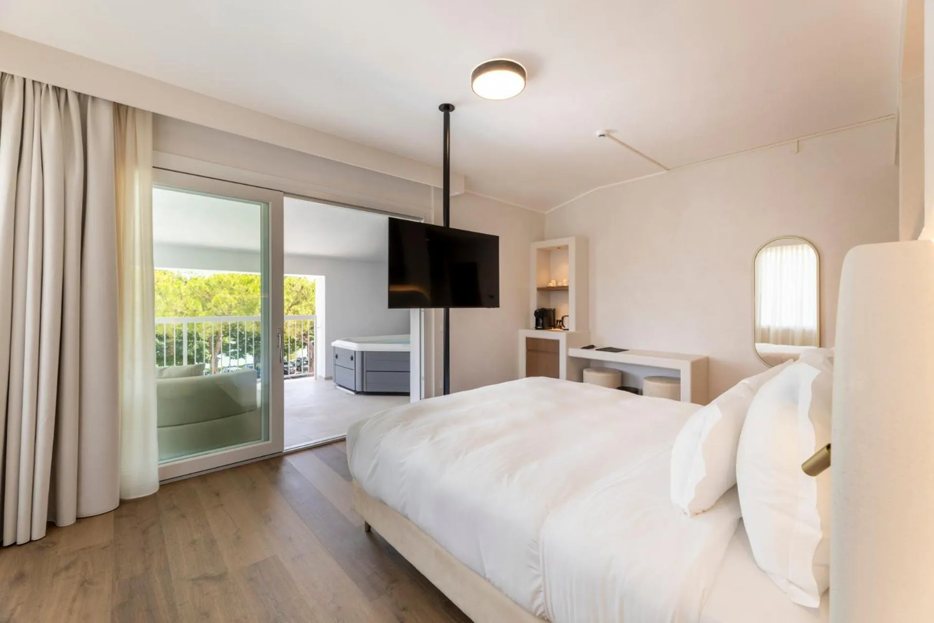 Photo of the whole room, Bed in Hi Hotels Sirmione - Lakeview Pool