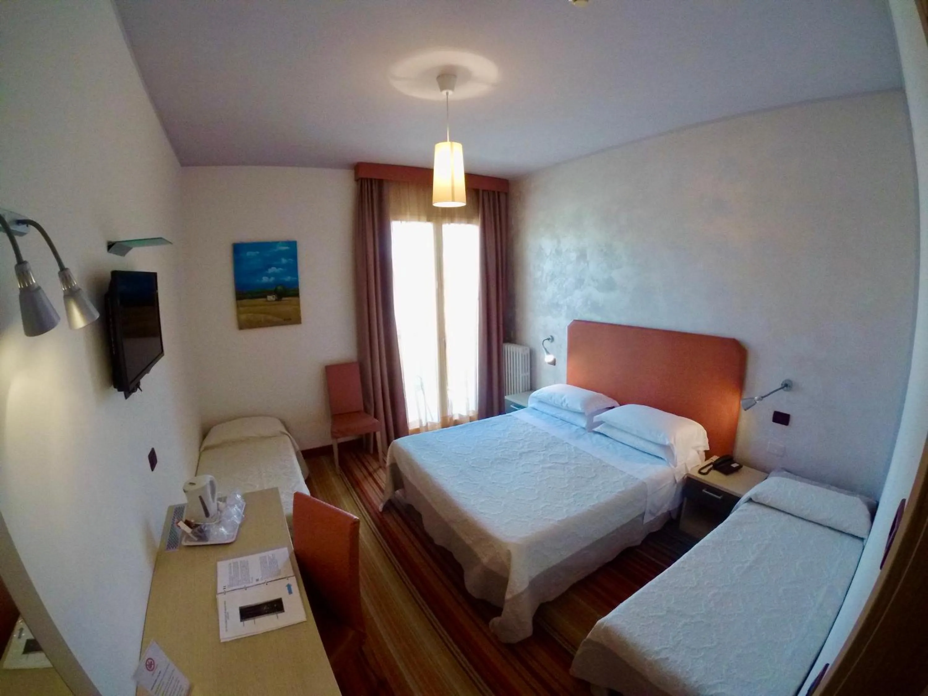 Photo of the whole room in Hotel Suisse