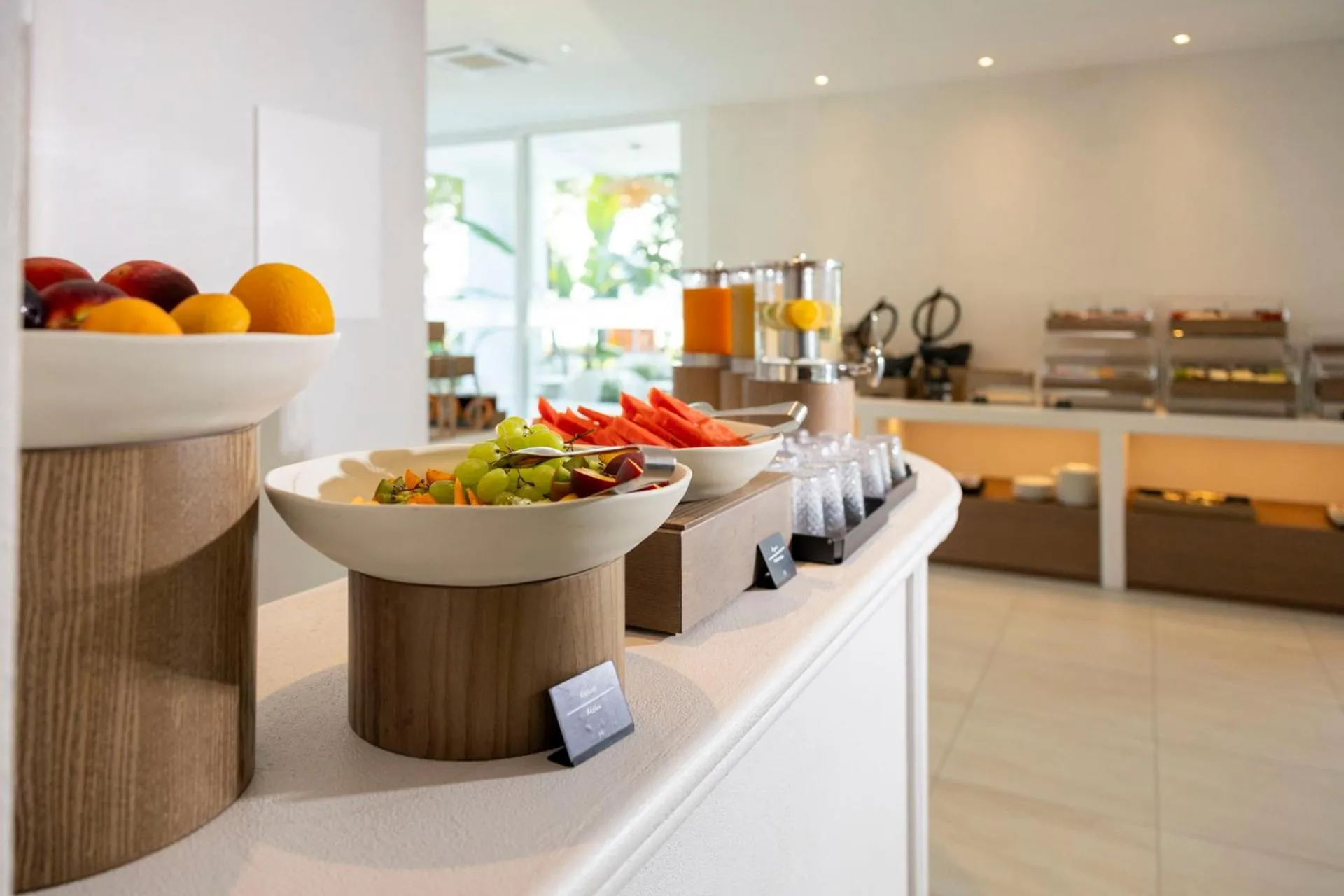 Food and drinks in Hi Hotels Sirmione - Lakeview Pool