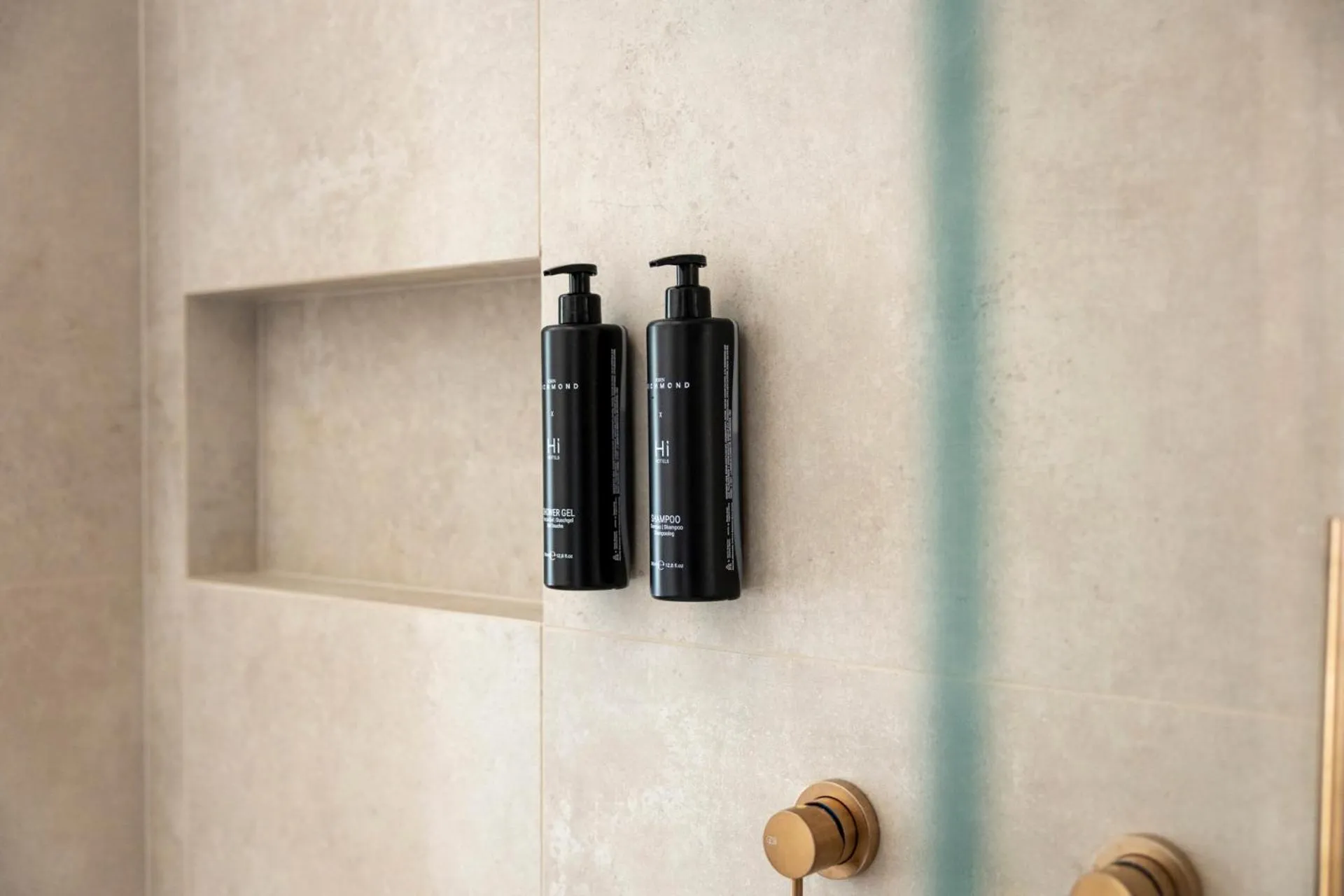 Bathroom in Hi Hotels Sirmione - Lakeview Pool