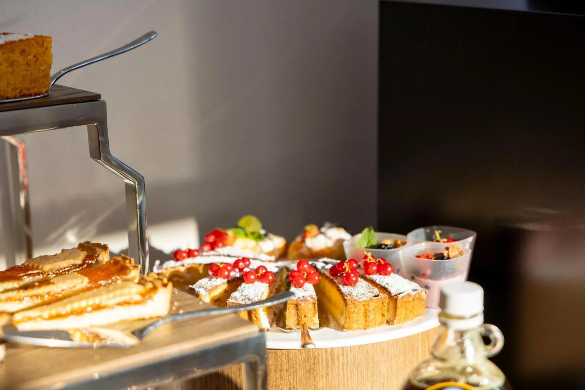 Breakfast in Hi Hotels Sirmione - Lakeview Pool