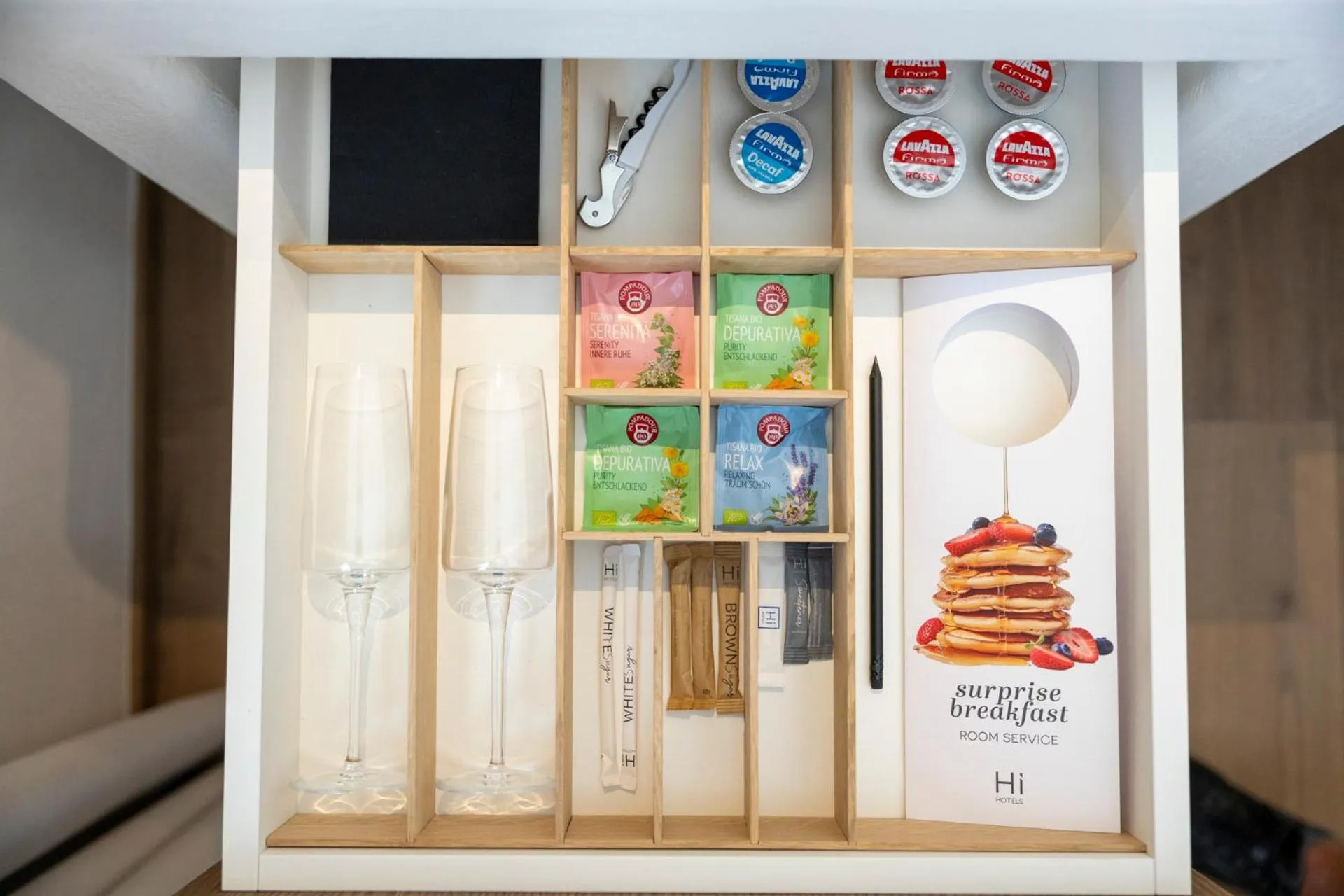 Food and drinks in Hi Hotels Sirmione - Lakeview Pool