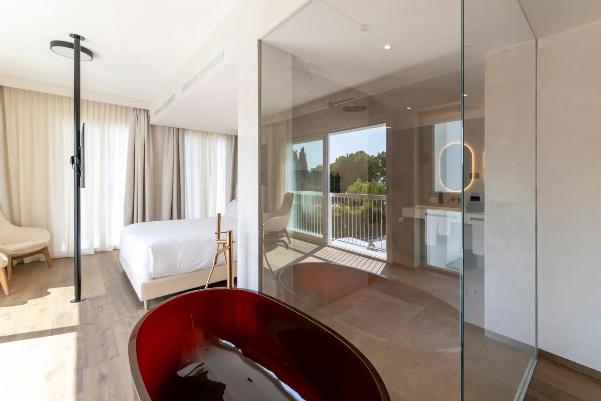 Bathroom, Bed in Hi Hotels Sirmione - Lakeview Pool