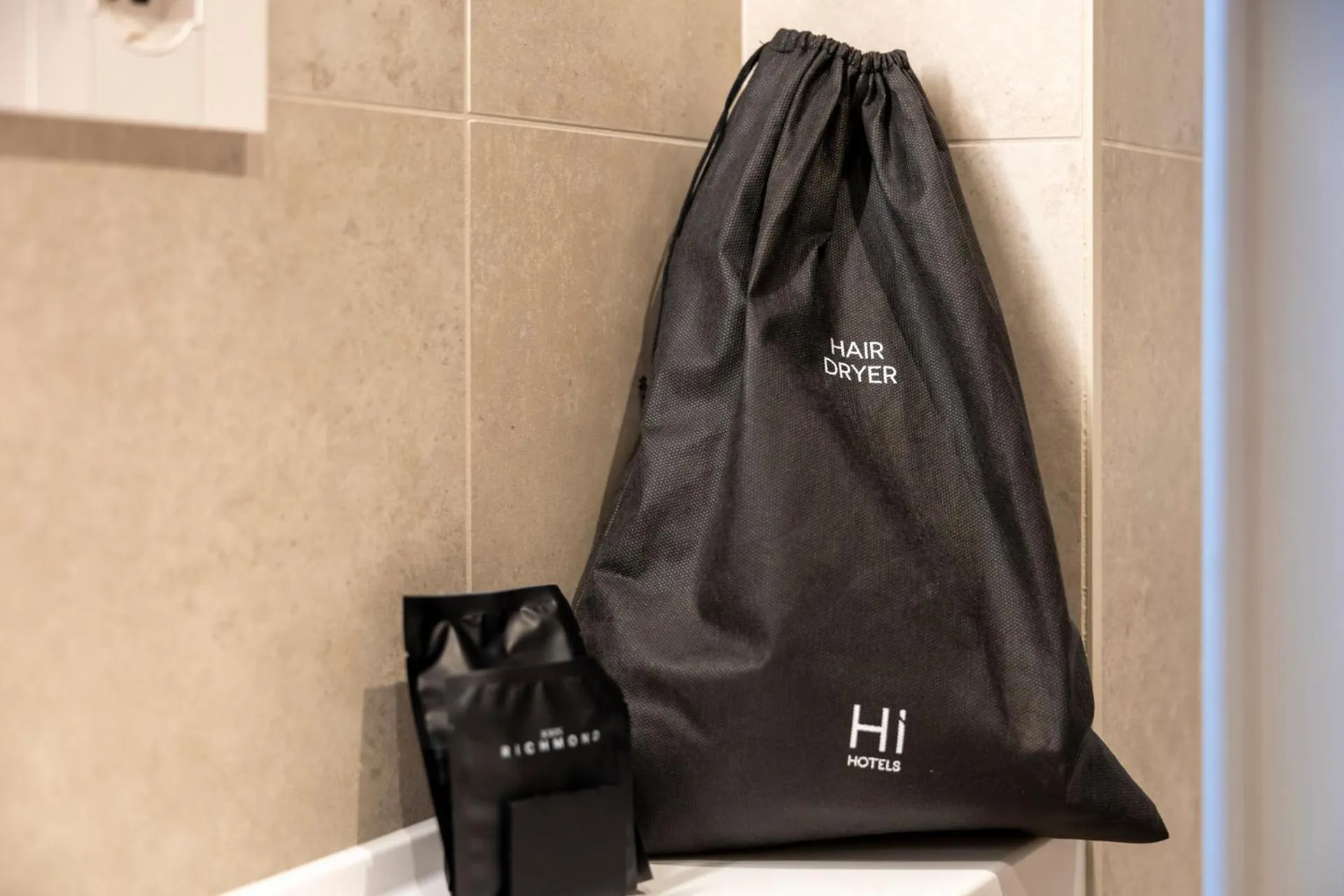 Bathroom in Hi Hotels Sirmione - Lakeview Pool