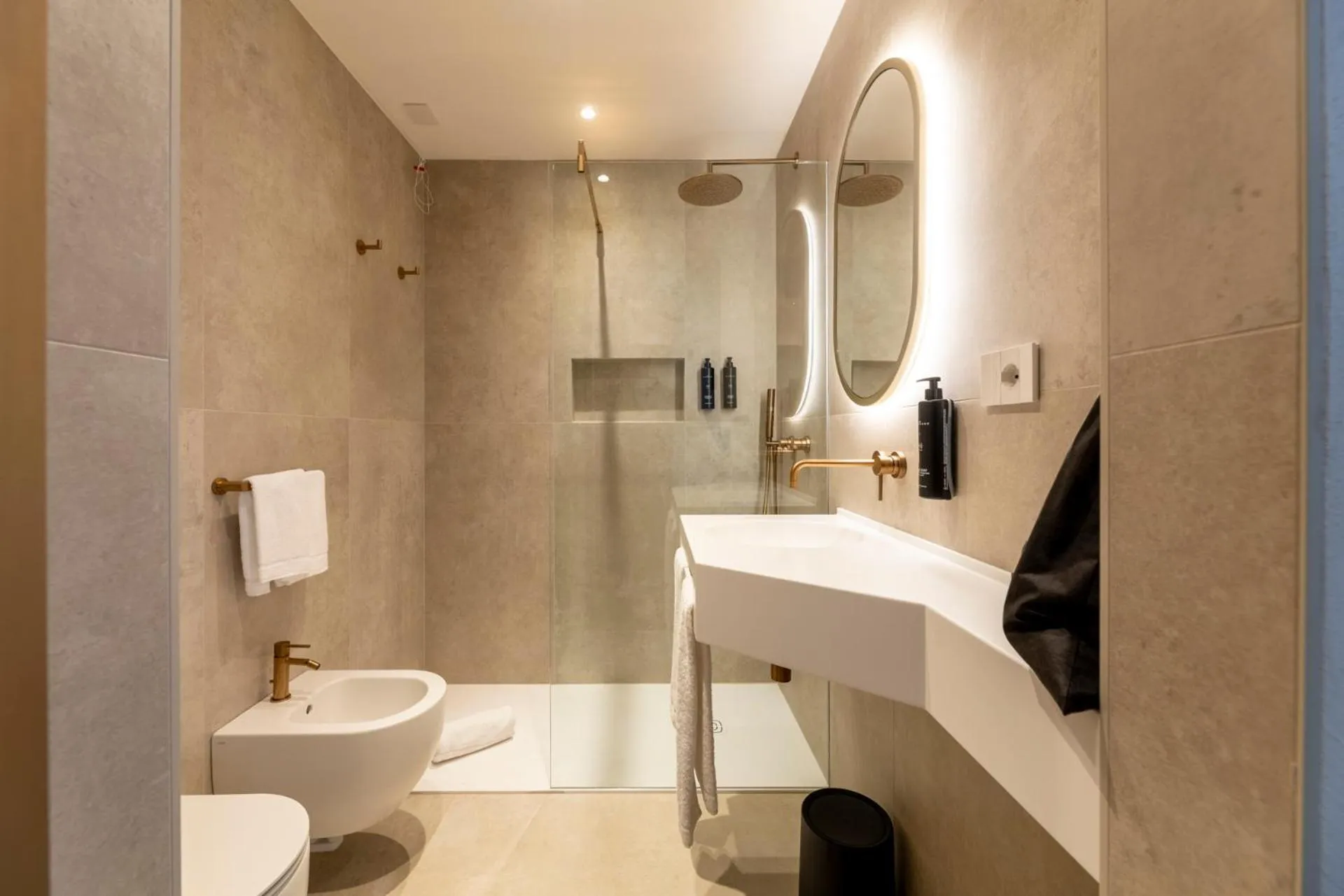 Bathroom in Hi Hotels Sirmione - Lakeview Pool