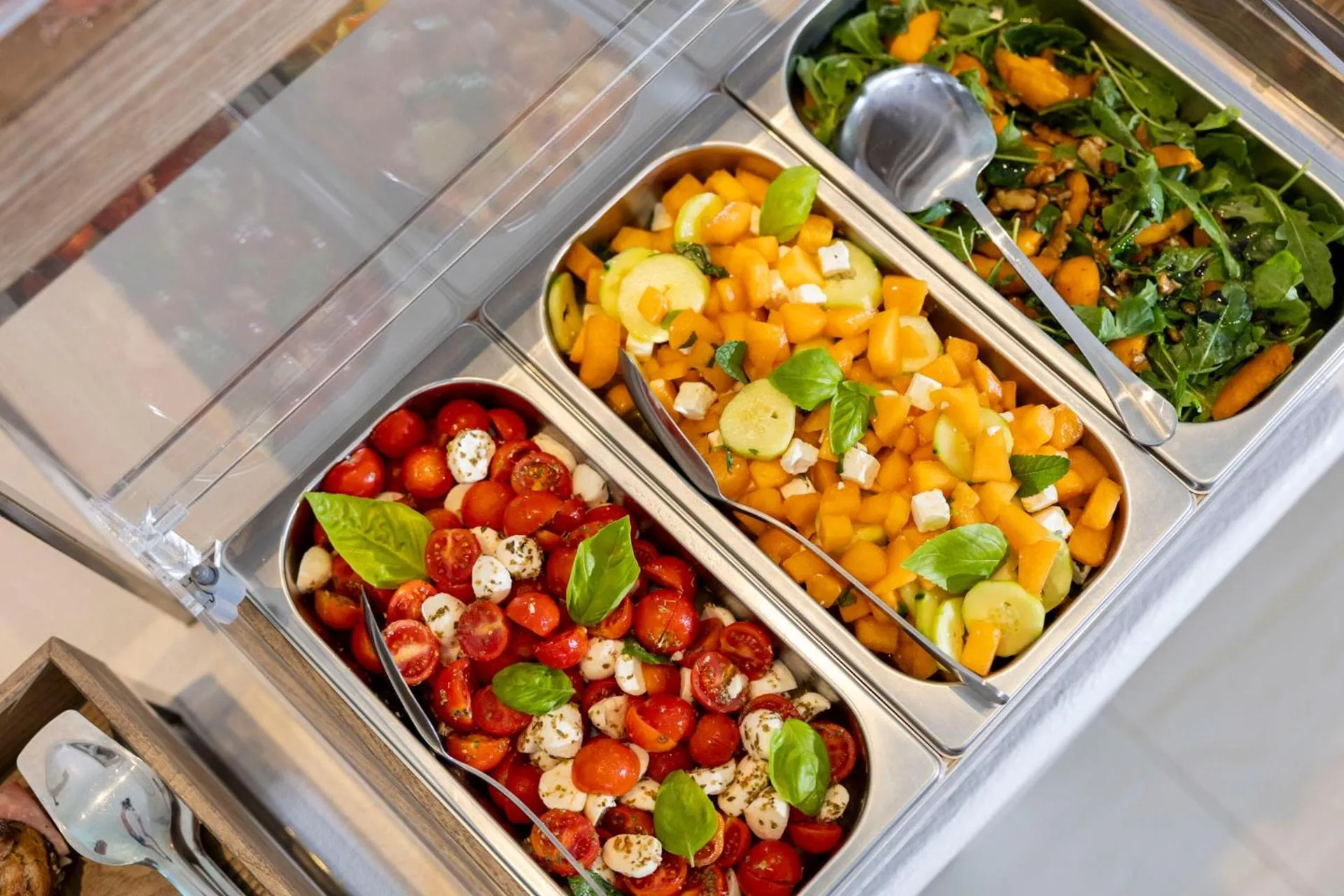 Food and drinks in Hi Hotels Sirmione - Lakeview Pool