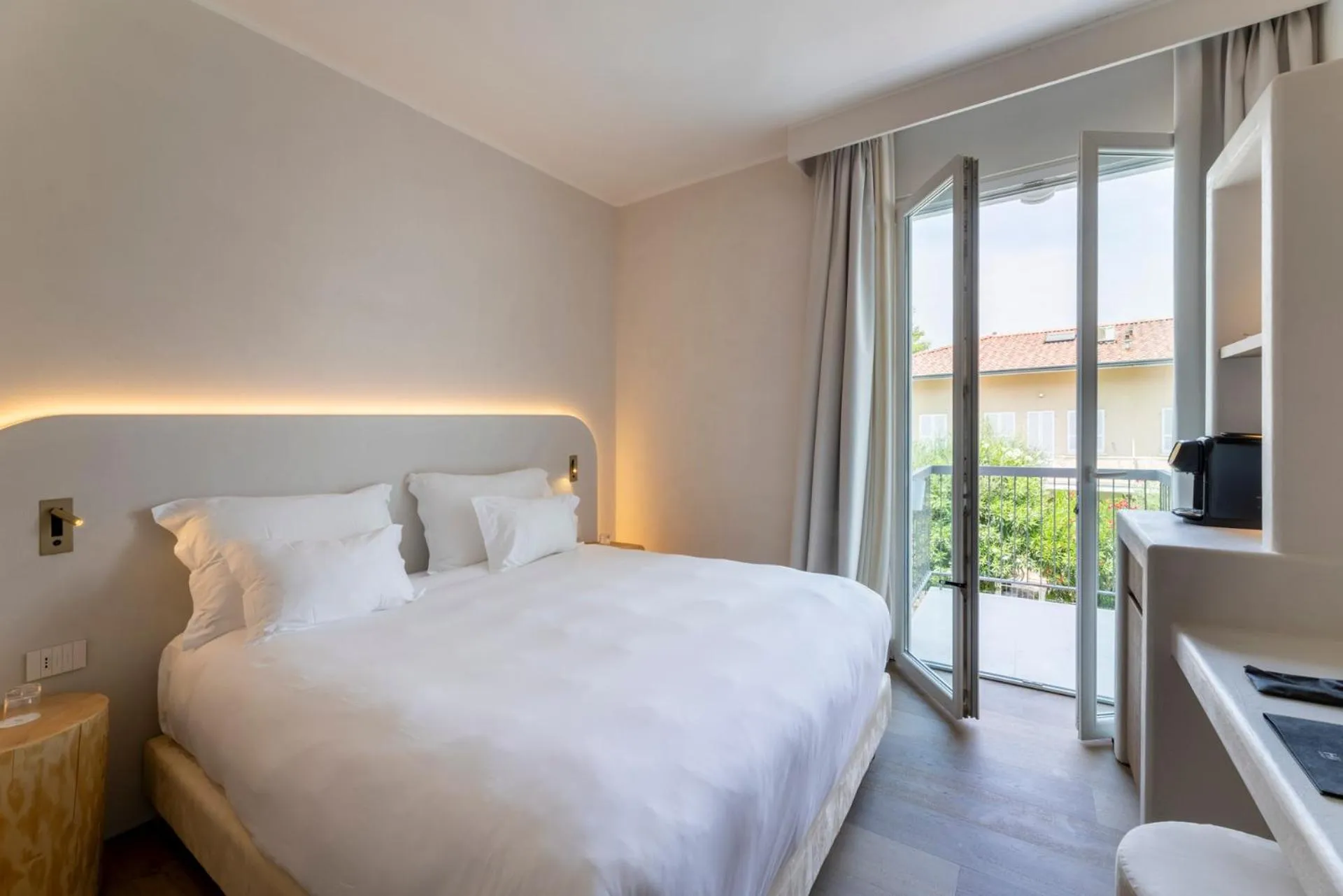 Photo of the whole room, Bed in Hi Hotels Sirmione - Lakeview Pool