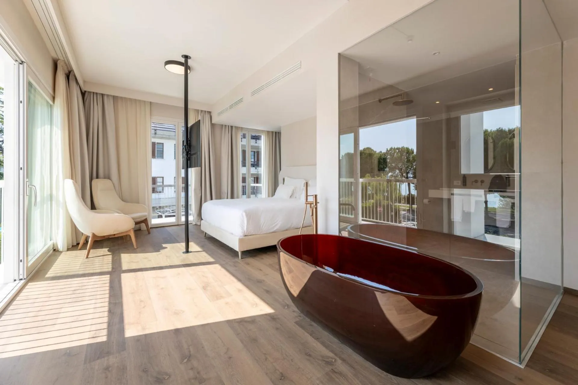 Bed in Hi Hotels Sirmione - Lakeview Pool